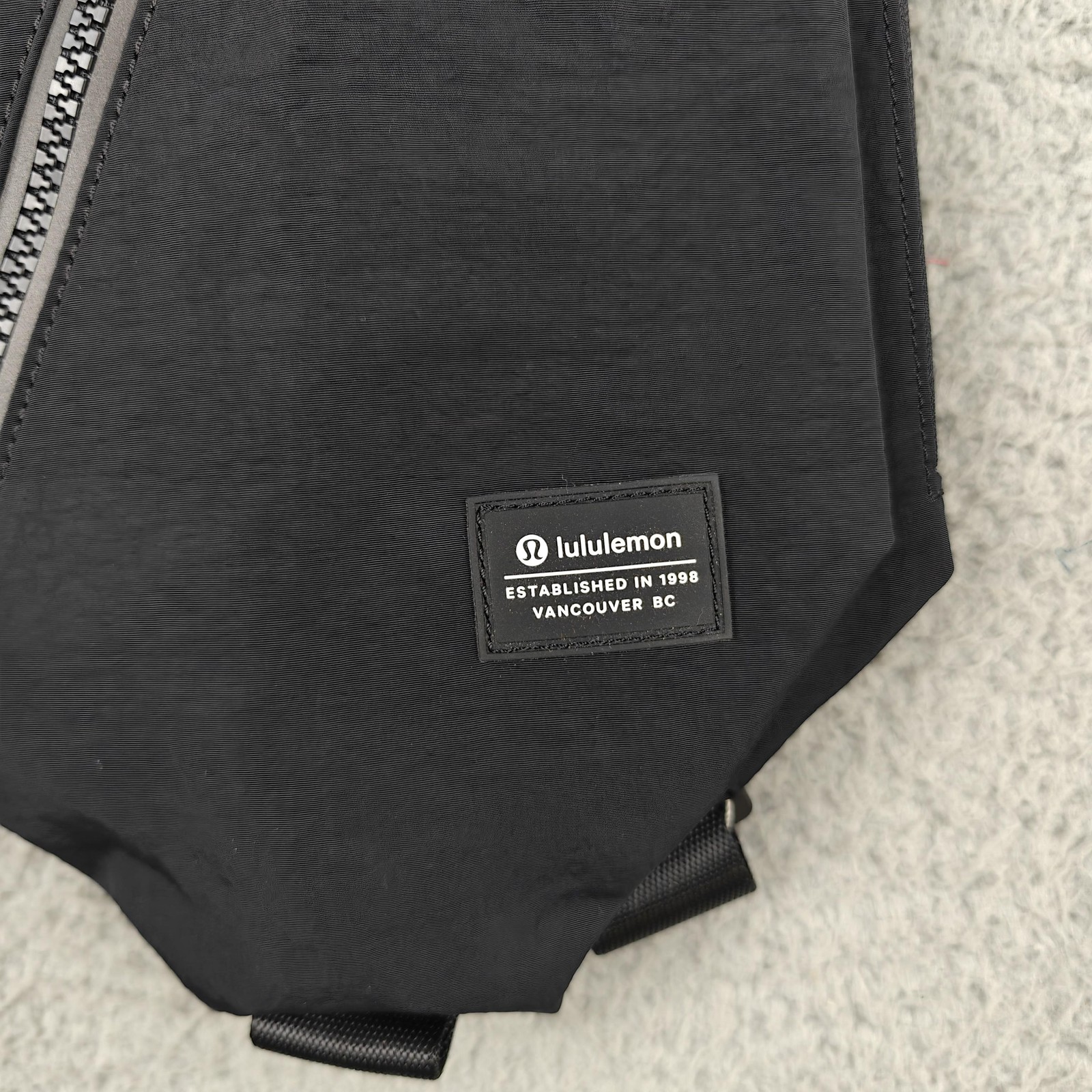 Lululemon Fast Track Bag 2.0 Mens Small Black Sling Zip Backpack Crossbody New