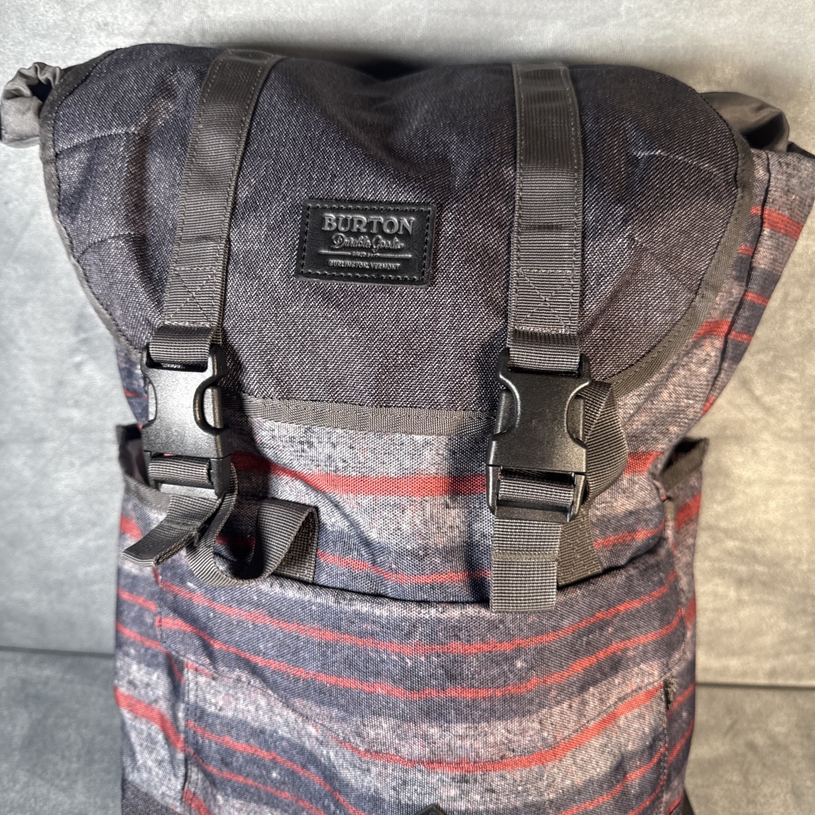 BURTON Outing Pack Backpack 23L Polyester Stretch Laptop Sleeve Red Gray Stripe