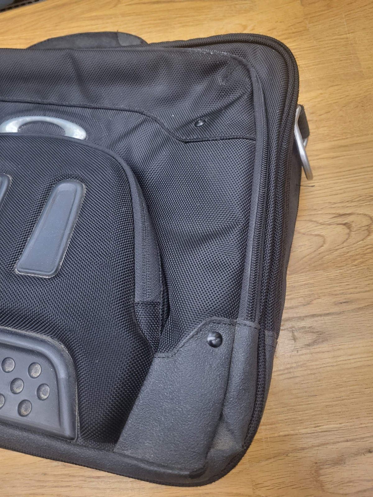 Vintage Oakley Tactical Field Gear Black Laptop Shoulder Messenger Bag 16” READ