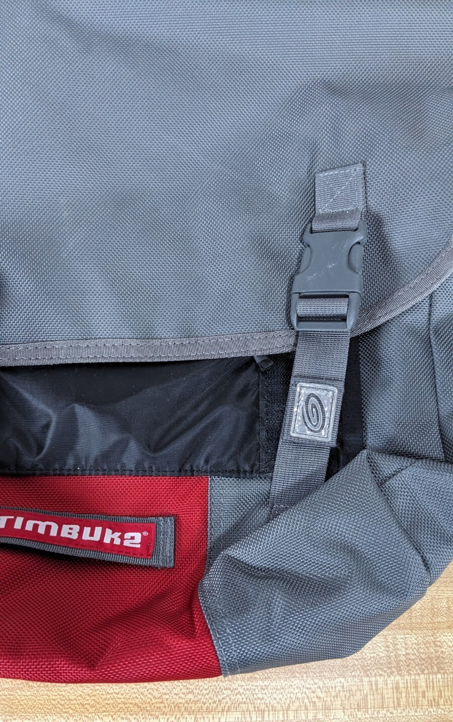 Timbuk2 Messenger Bag Briefcase Laptop Padded Pockets Push Lock Red Gray Canvas