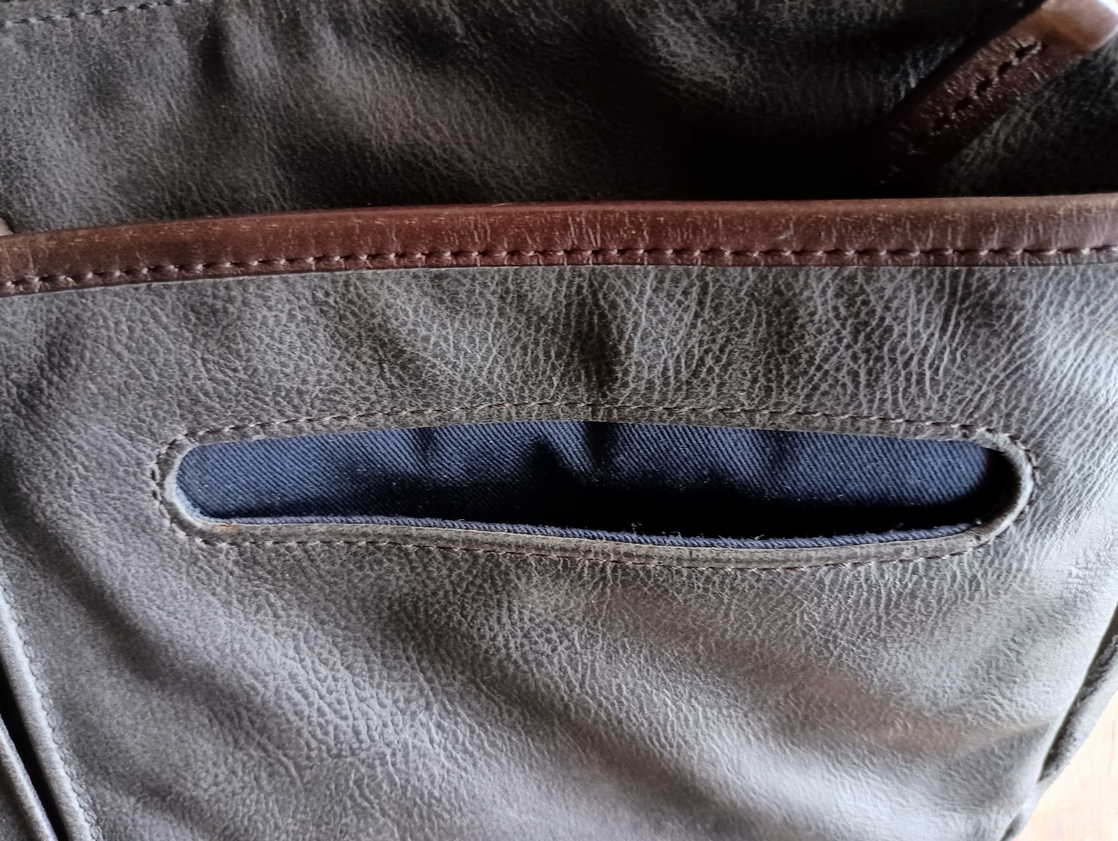 Tumi T-Tech Leather Messenger Bag Flap Zipper Snap Laptop Travel School Brown