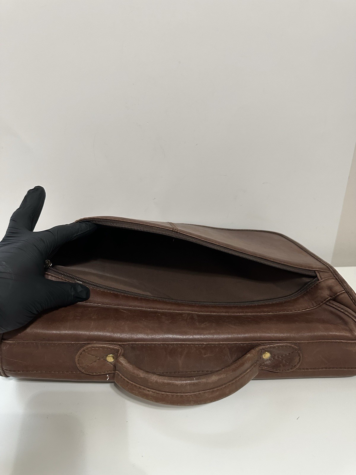 ELLington Classic Brown Leather Men’s Messenger Bag Made In Thailand