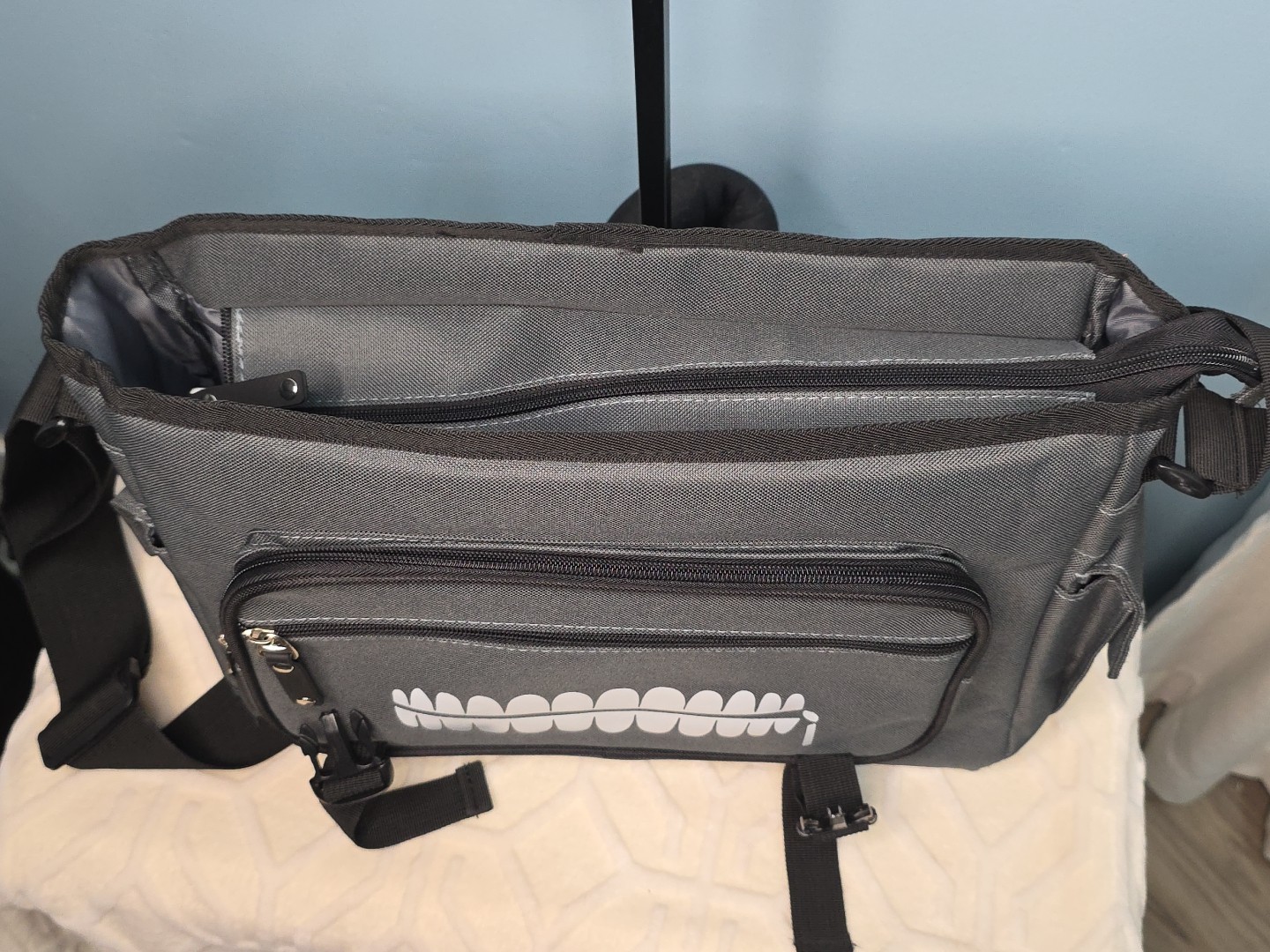 Anime Tokyo Ghoul Shoulder Bag Attack on Titan Messenger Satchel School Bag
