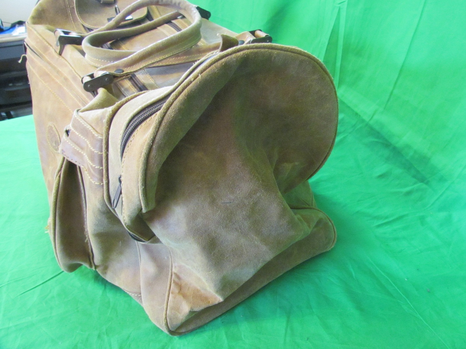 Genuine Leather By AA Nubuck Suede 22″ Duffle Bag Brown Nice but Needs Repair