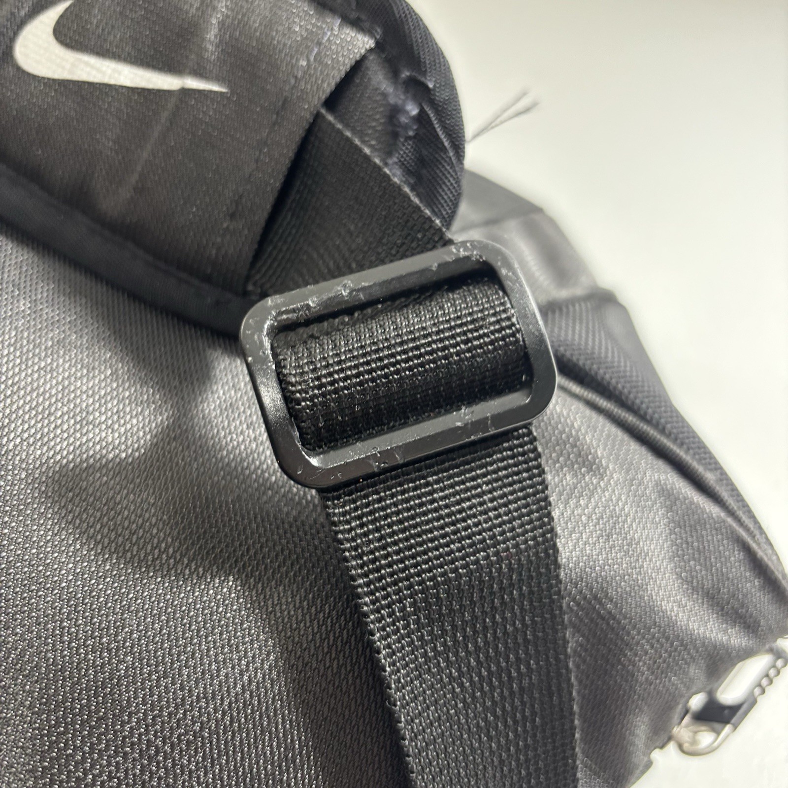 Nike Duffle Bag Large Black Shoe Compartment Basketball Travel Company Logo EUC!
