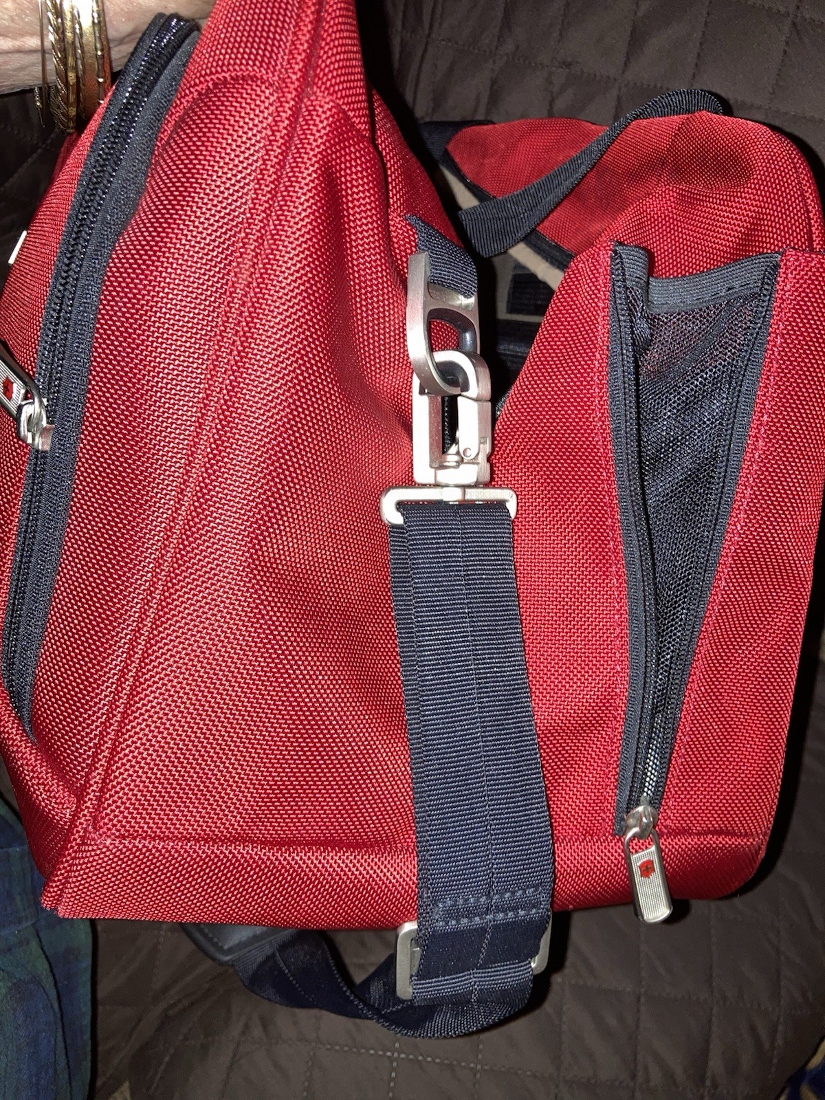 Victorinox Red Canvas Duffle Bag Luggage Carrier Zip Pockets Detachable Strap
