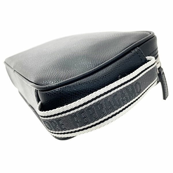 ■Authentic Salvatore Ferragamo logo clutch bag in black leather (size 24 8811).