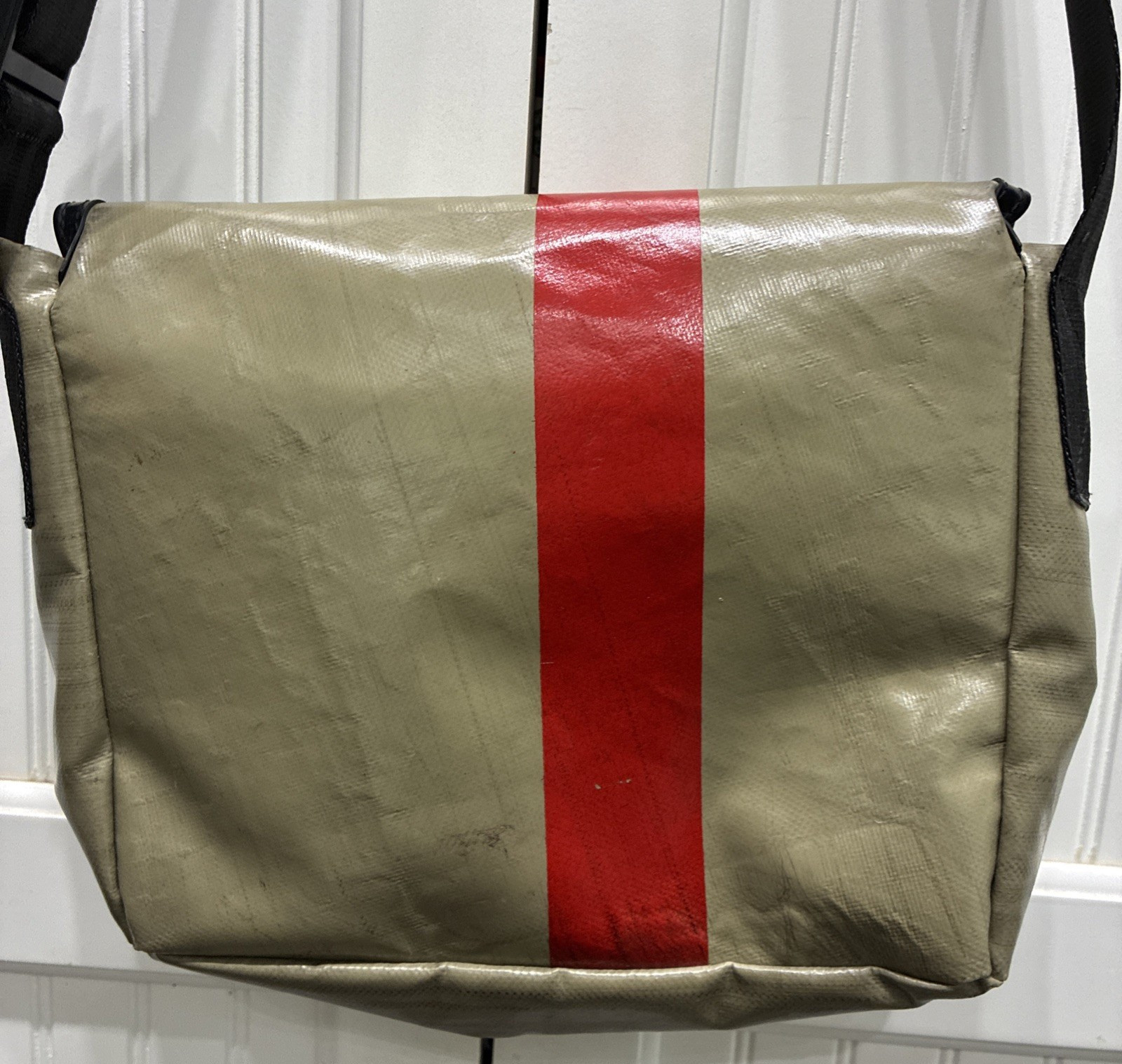 FREITAG Messenger Man Bag Beige G5.1 Greige Red Adjustable Strap Dragnet 12 x 10
