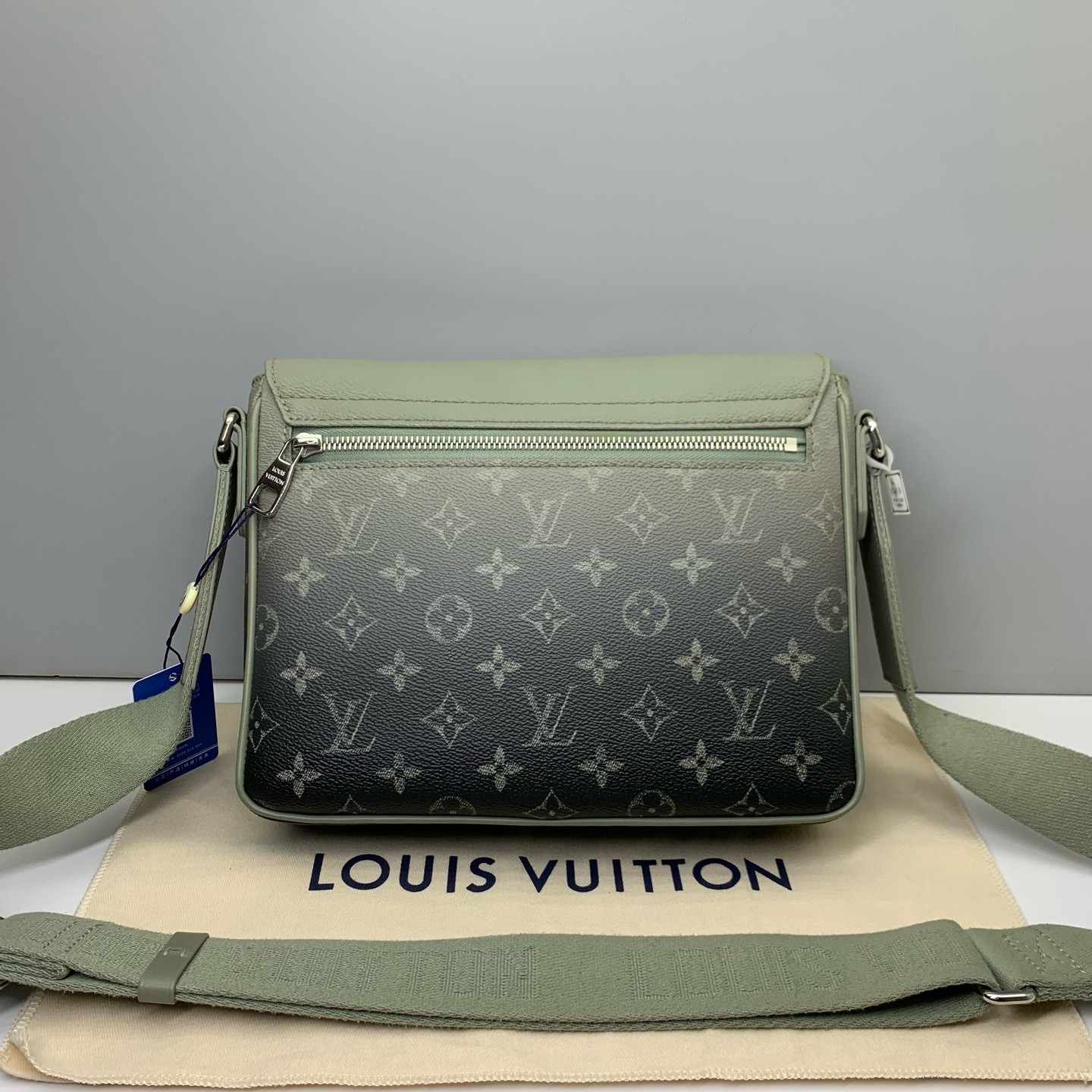 Louis Vuitton Pre-Owned Authentic DISTRICT Messenger Bag Crossbody Grey26x20x7cm