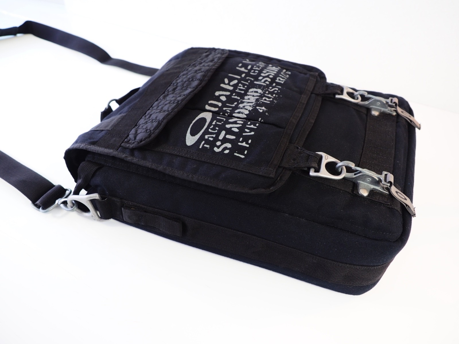 Oakley SI Tactical Field Gear Vertical Large Crossbody Laptop Bag Black