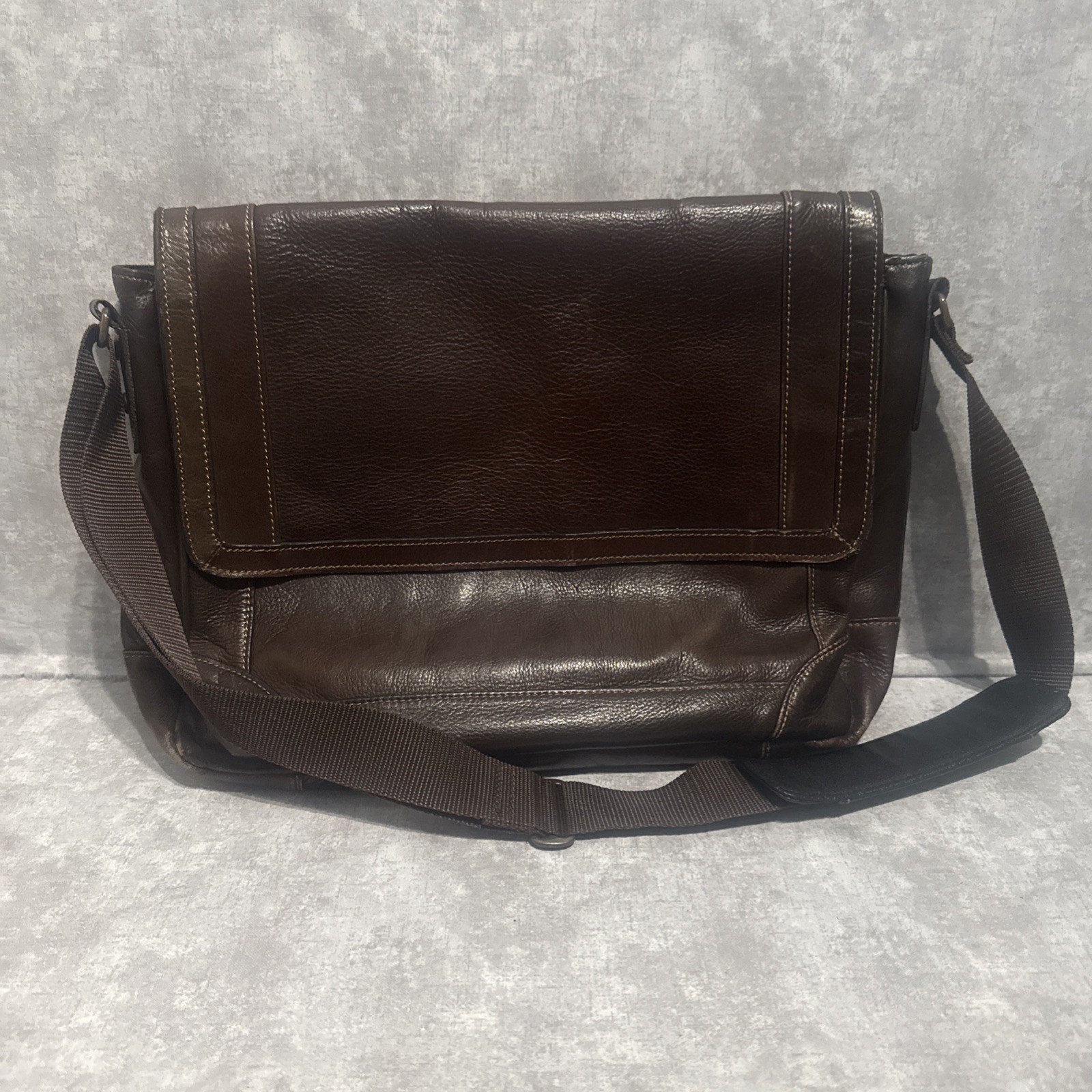 Wilsons Leather Messenger Bag Mens Large Brown Crossbody Laptop Work Briefcase