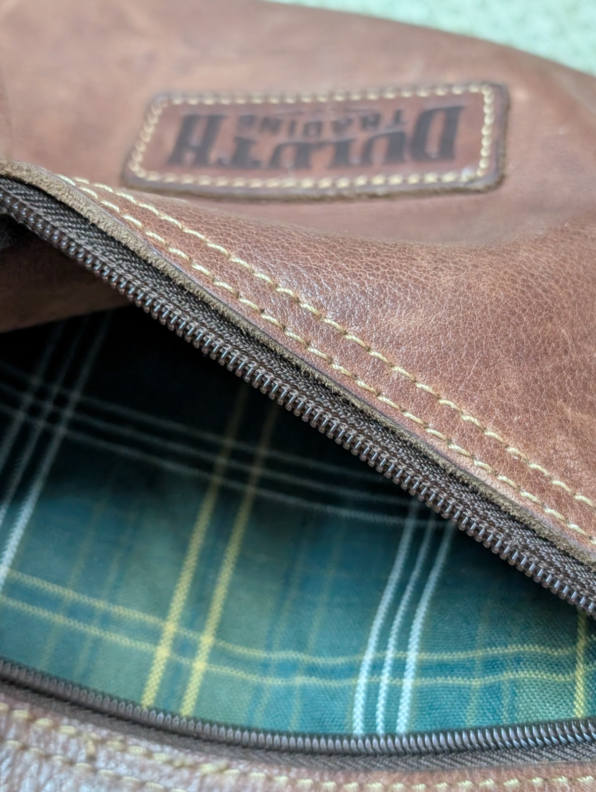 Duluth Trading Co Lifetime Leather Travel Bag 12 inch Crossbody Messenger 97310