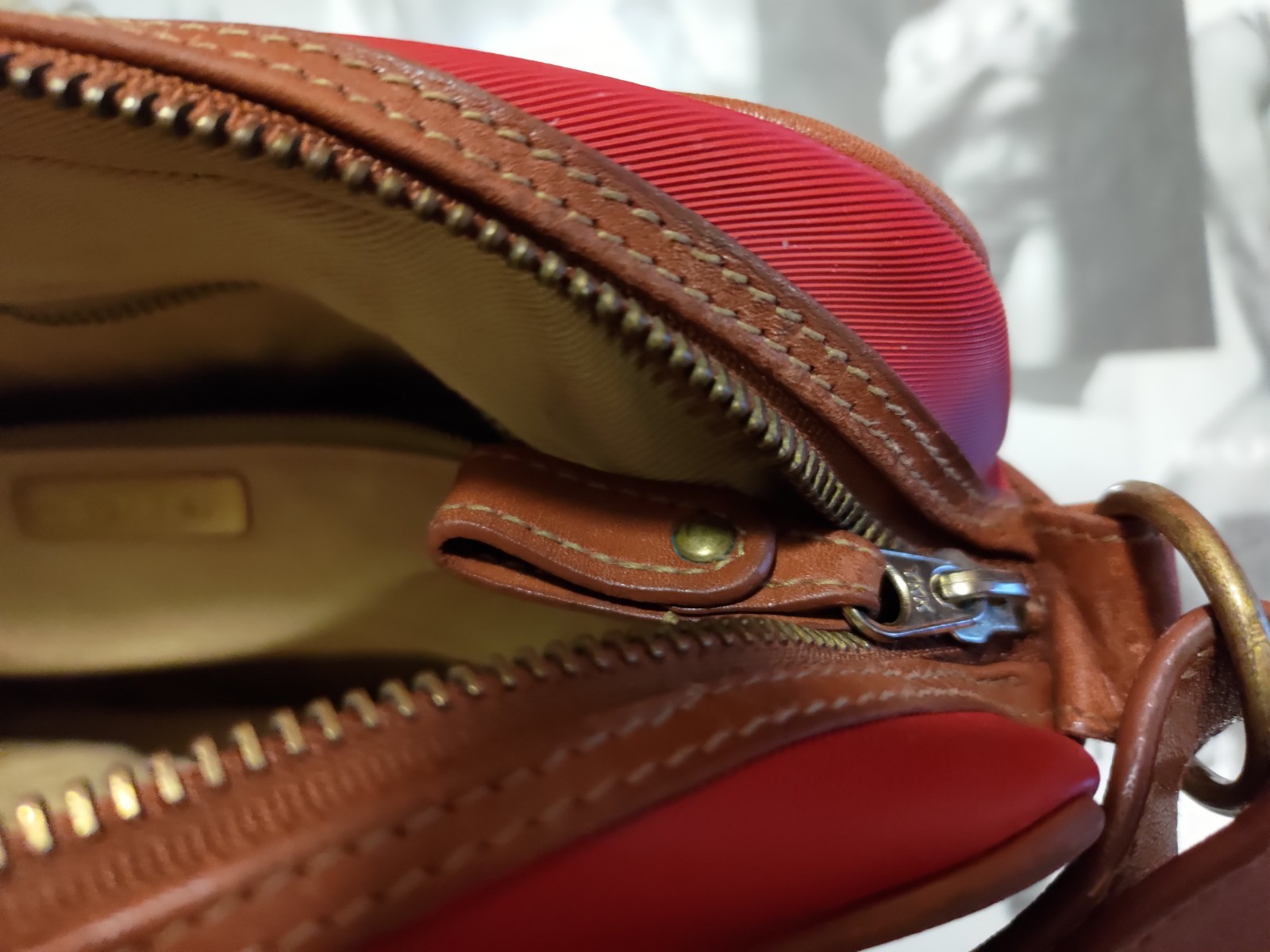 CALVIN KLEIN LEATHER PURSE MESSENGER CROSSBODY SHOULDER BAG. RED. VINTAGE 🌈 GAY