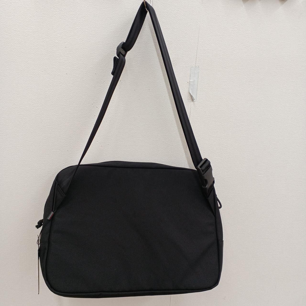AG shoulder bag Model number BRA241L1 BLK BRIEFING
