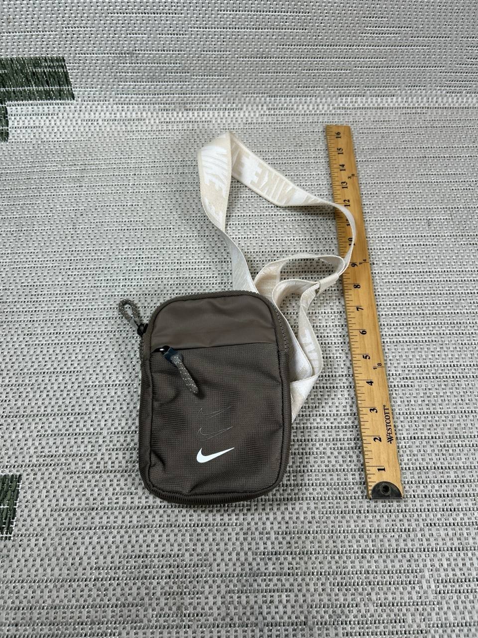 Nike Bag Sportswear Essentials Hip Pack Brown Inner Pocket Adjustable Waist Belt