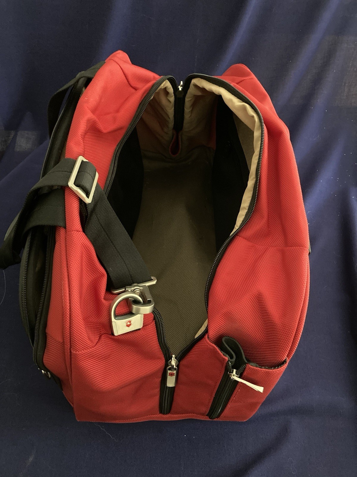 Victorinox Red Canvas Duffle Bag Luggage Carrier Zip Pockets Detachable Strap