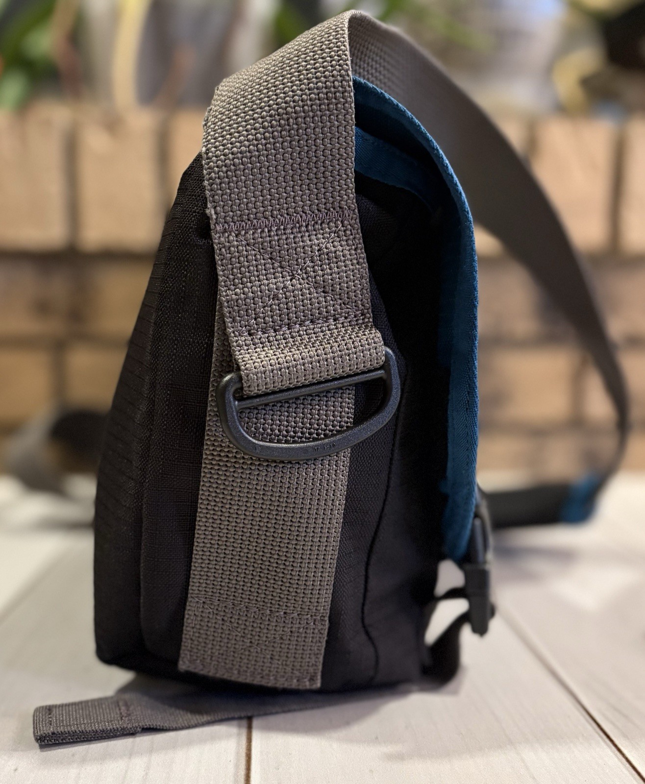 Timbuk2 Messenger Travel Shoulder Crossbody Bag Black Teal Piping XS