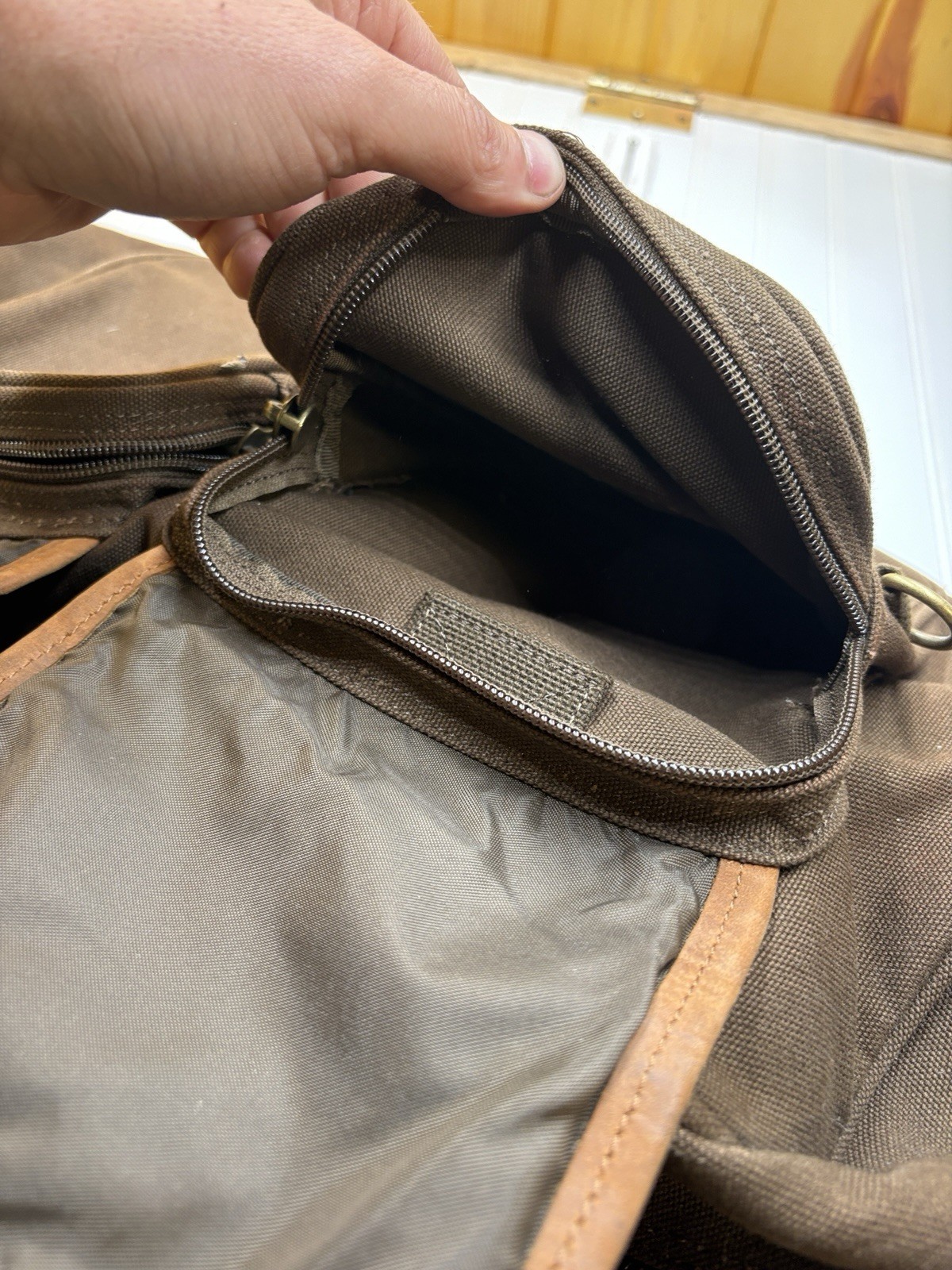 Cabelas Brown Canvas & Leather Large/XL Duffle Bag Fishing Hunting Camping 21”