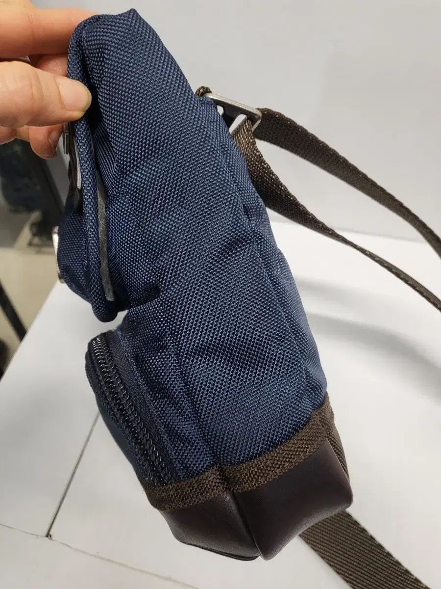 Tumi Crossback (Free shipping *Not applicable for Mercari shop transactions)