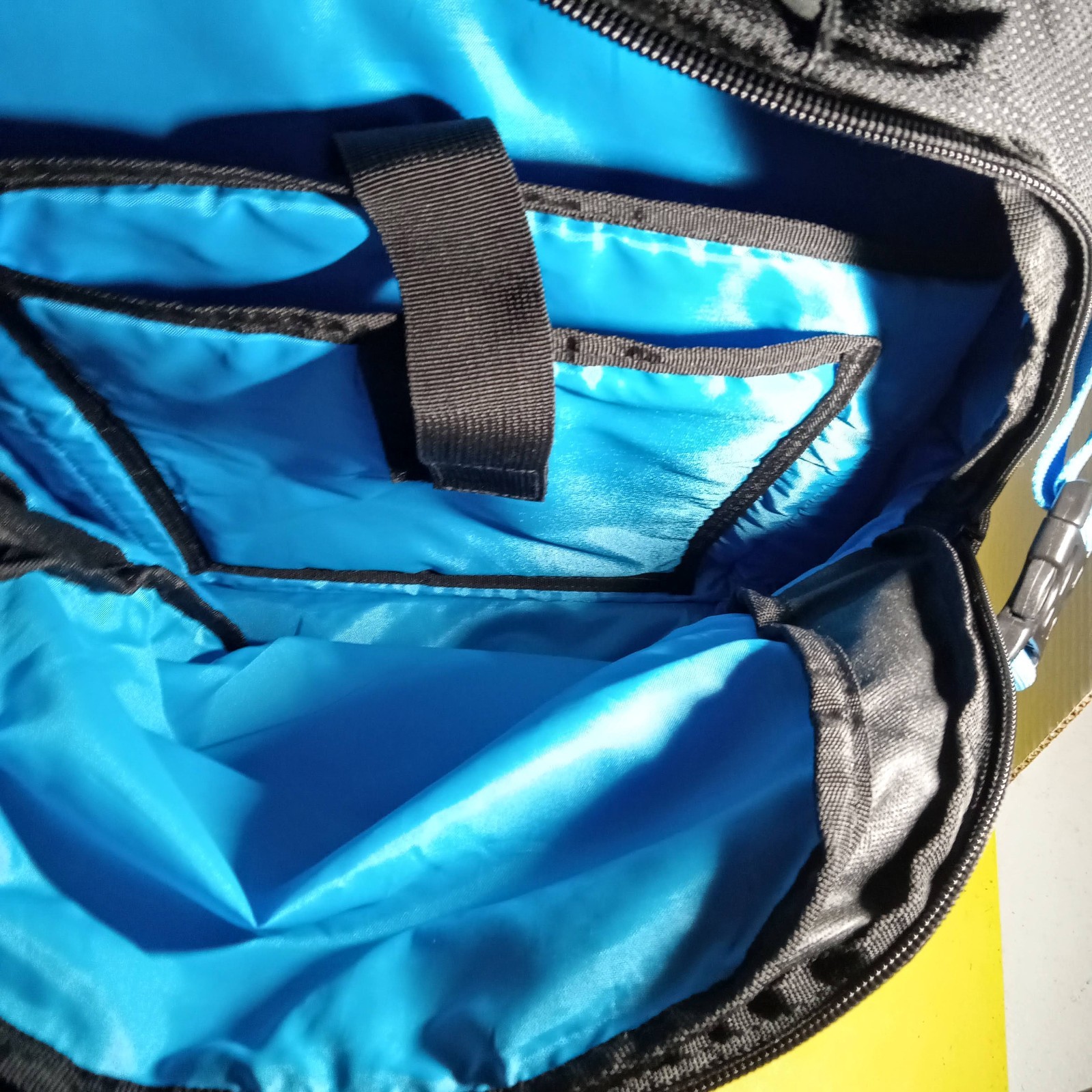 Backpack-Multiple Pockets-Large-19inx14inx6in-Black and Blue-pre-owned