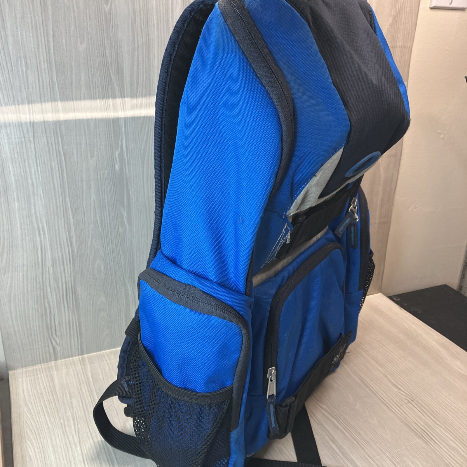 Oakley Y2K Backpack FA15 Large Cushion Pocket Laptop 19x14x6 USA Blue NICE!