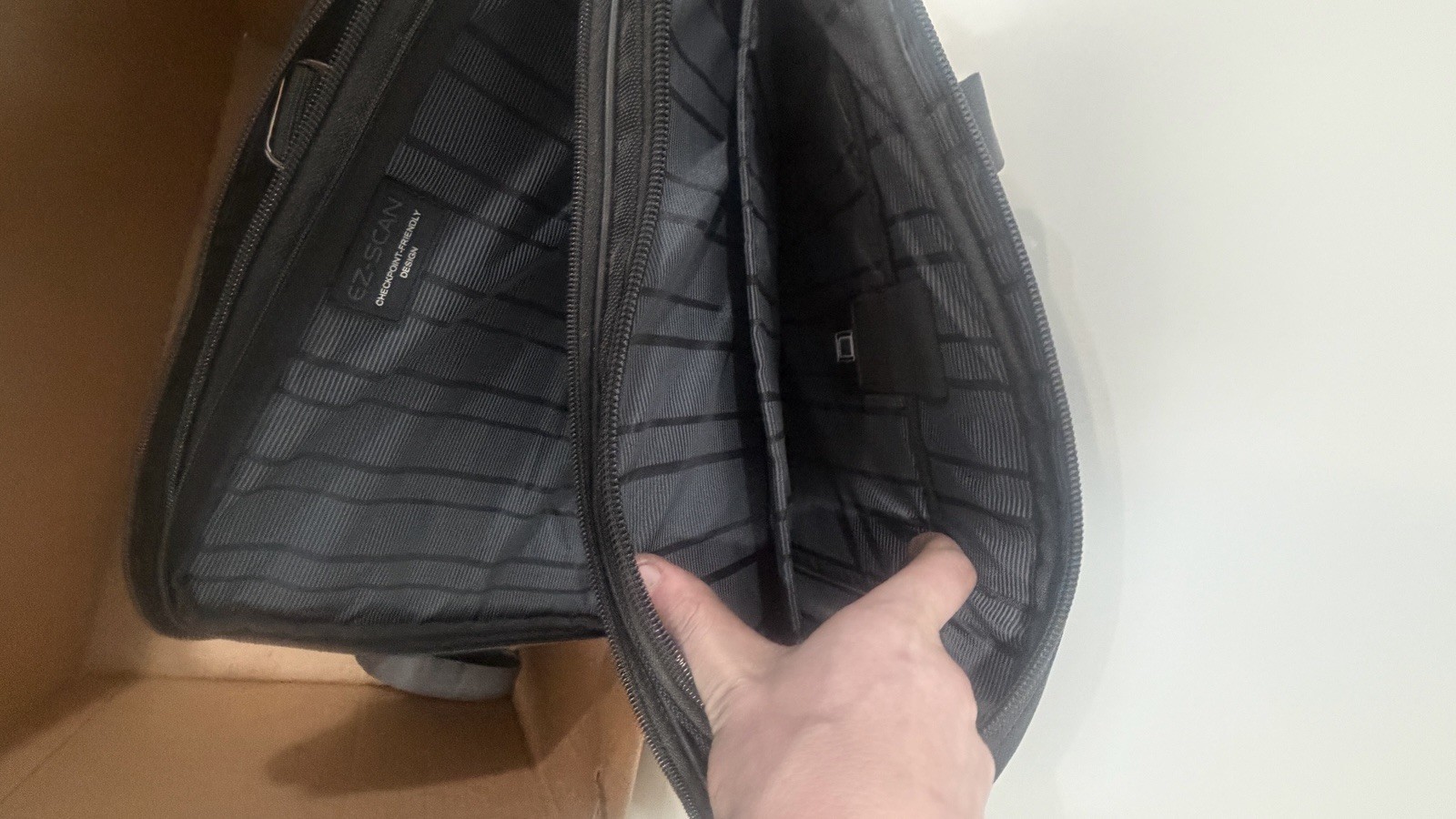 Kenneth Cole Reaction Black Laptop Bag w/straps