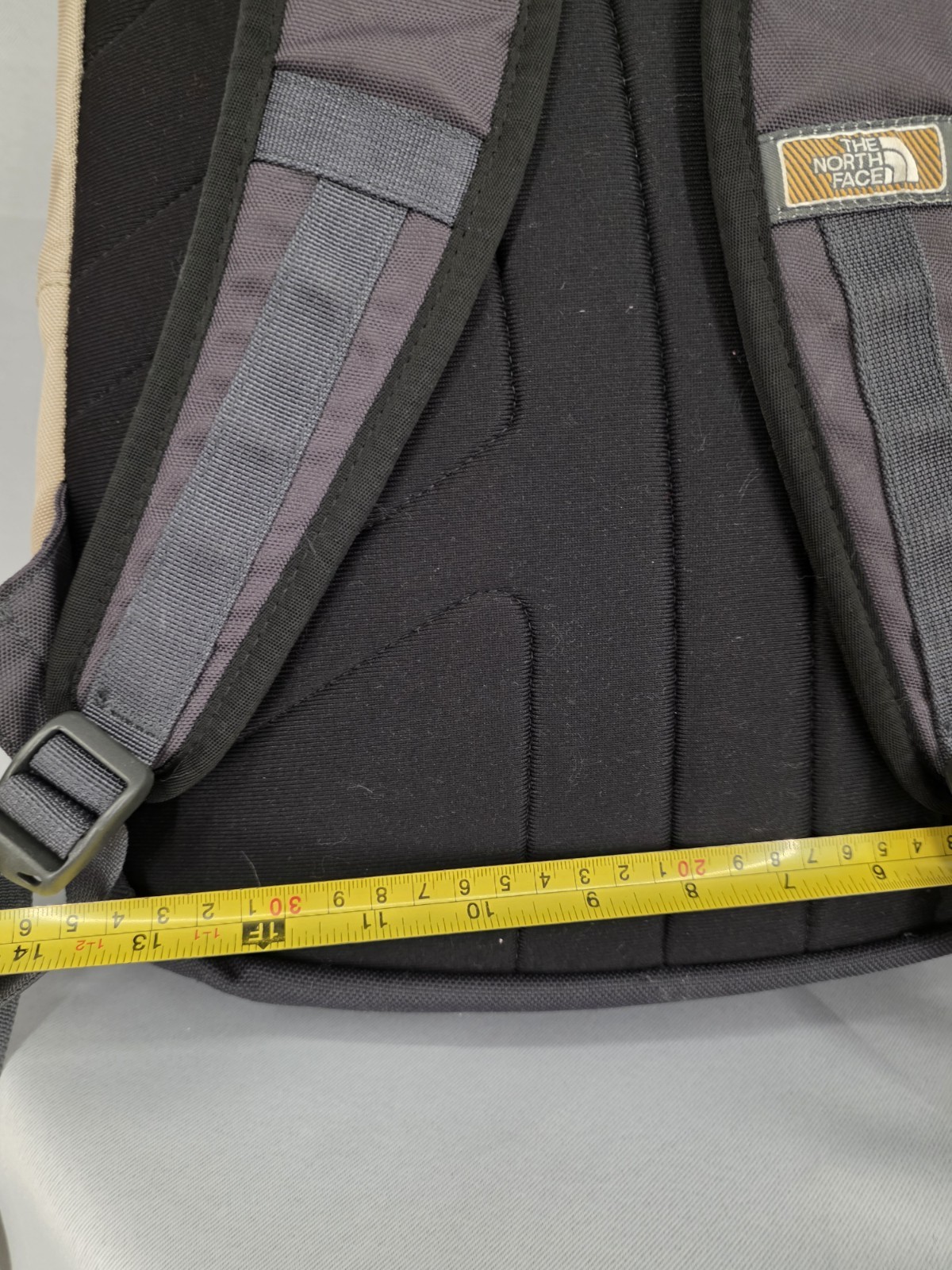 The North Face VAULT Beige Gray Large 19″ Backpack Travel Outdoor Hicking Sport