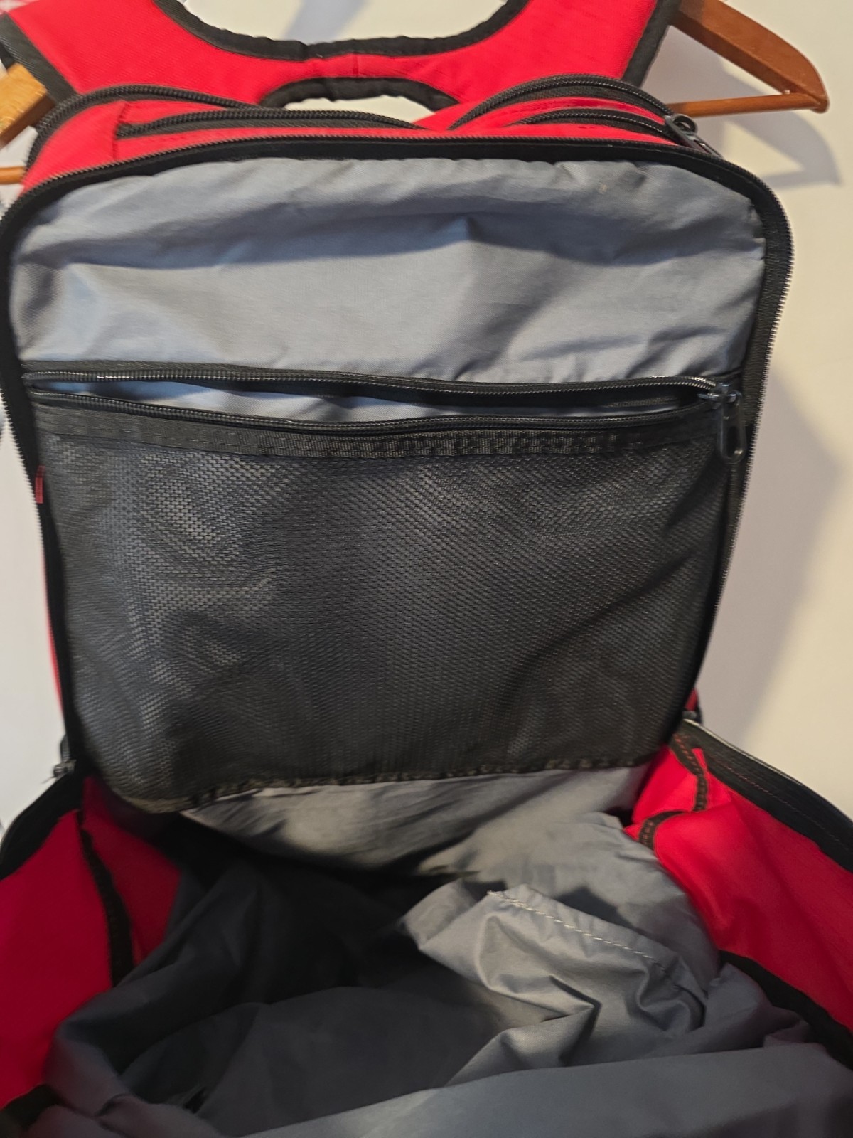 Nike Brasilia backpack Padded Straps & Adjustable, 4- Pockets Black & Red