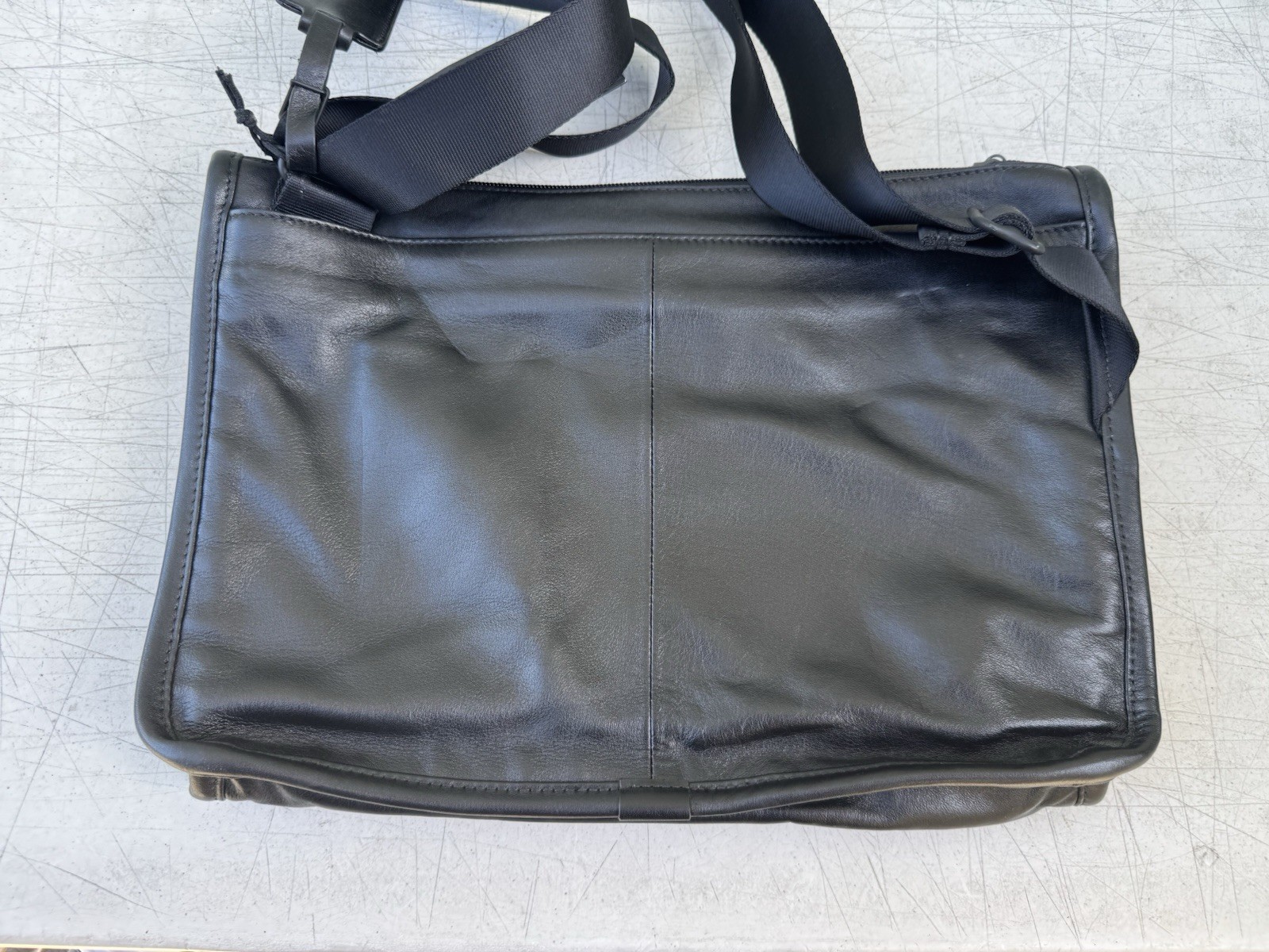 TUMI Alpha Leather Small Slim Flap Zip Crossbody Bag Briefcase Shoulder 92112DH
