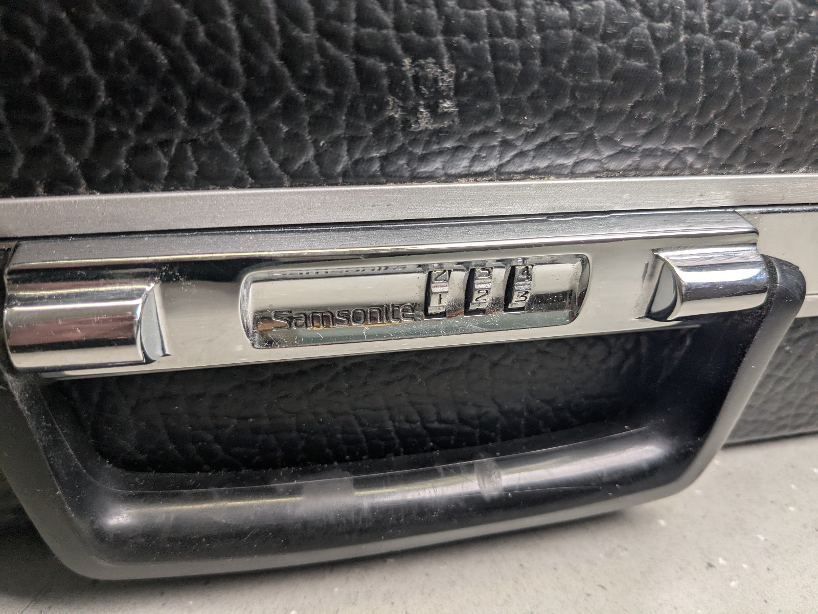 vintage 1970s black hardshell Classic 100 SAMSONITE BRIEFCASE attache COMBO LOCK