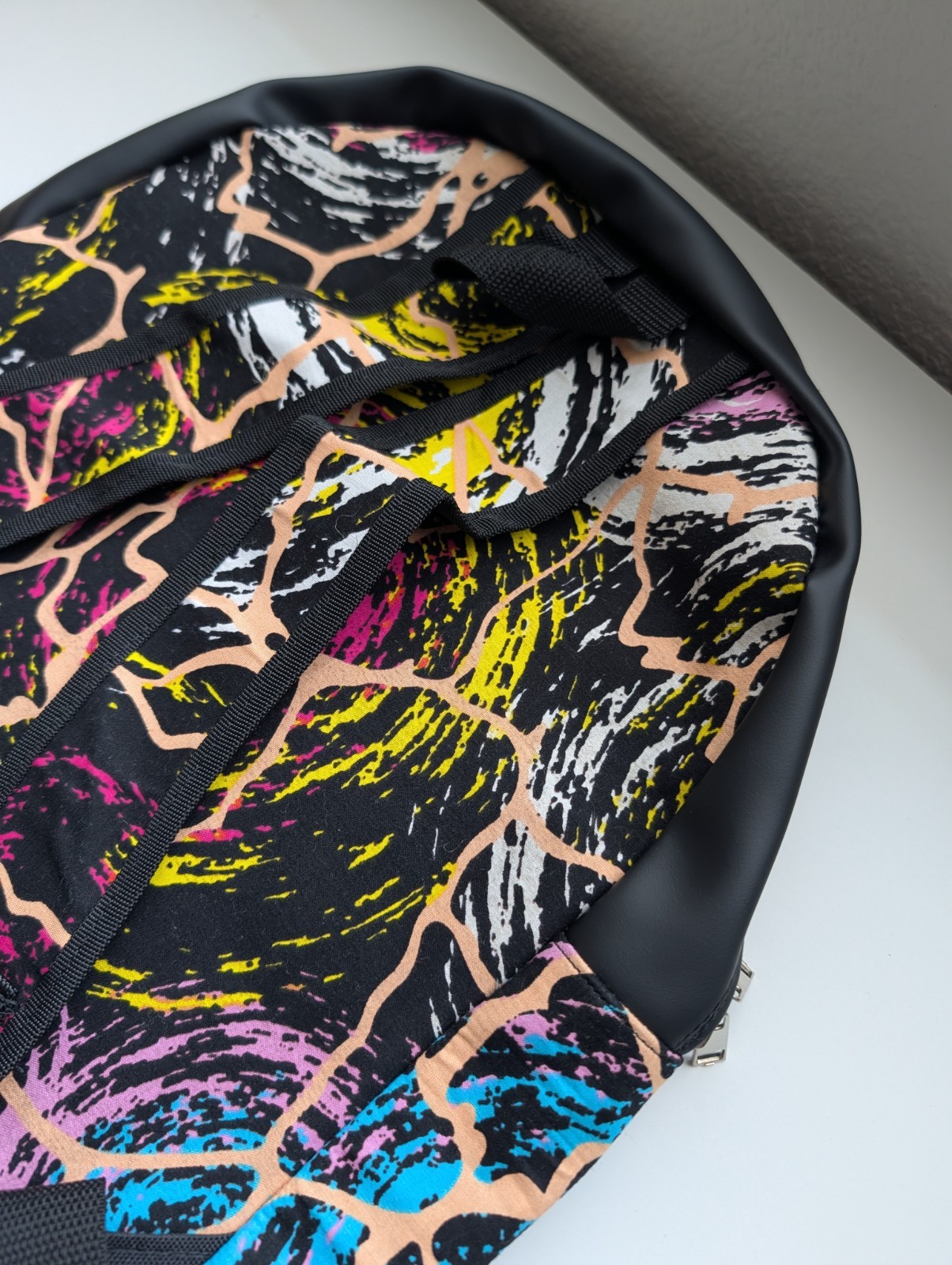 Abstract Multicolor Men’s Backpack Adjustable Shoulder Strap Zipper Closure