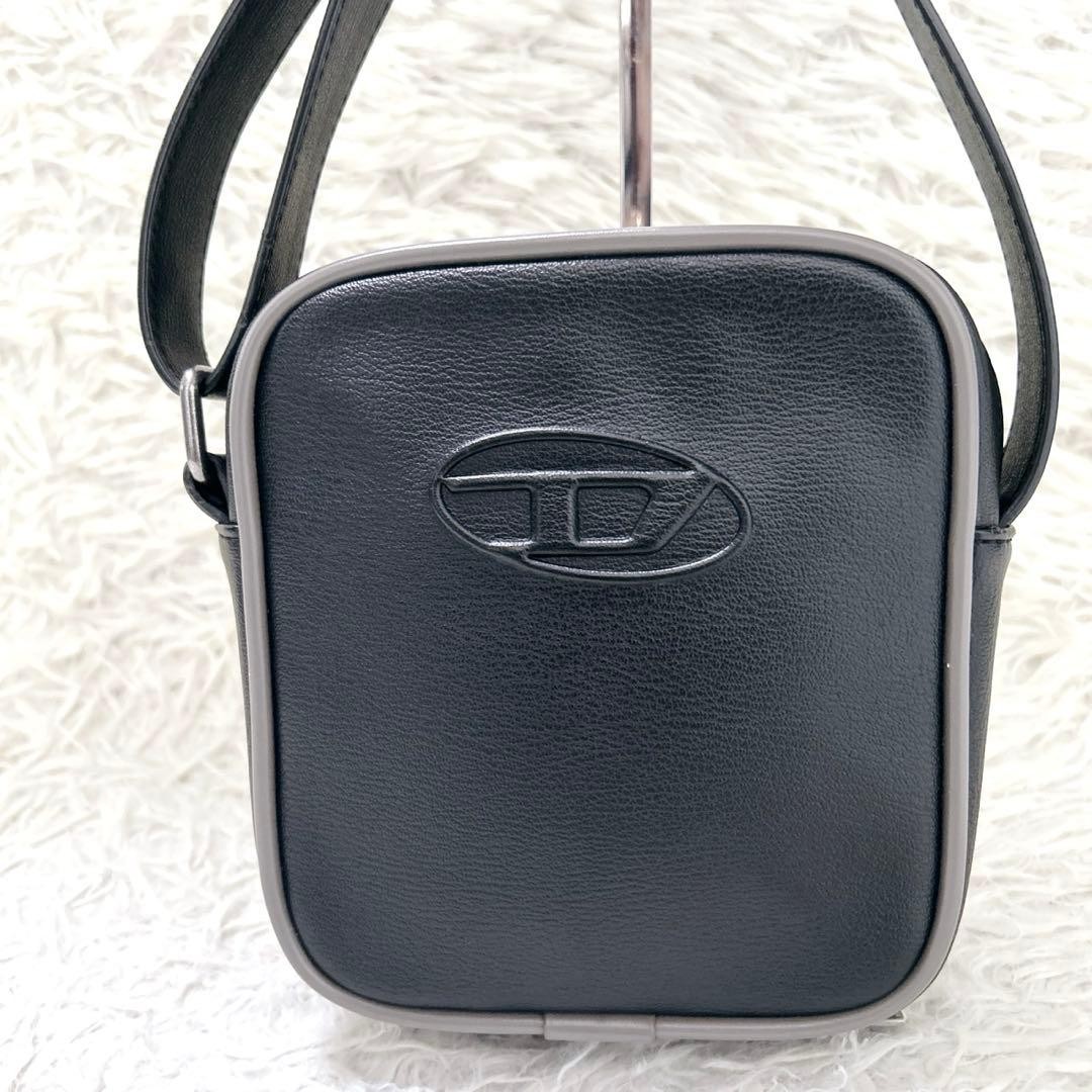 Diesel Men Holi-D Shoulder Bag Oval D Logo Almost unused Luxury Stylish Casual
