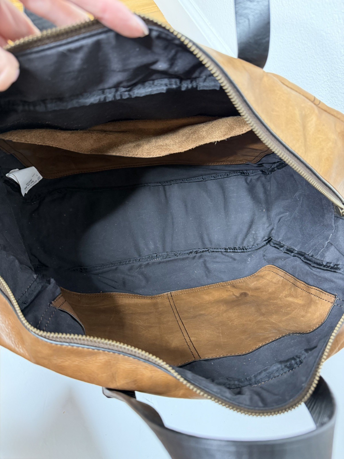 BANANA REPUBLIC Brown / cognac Italian Leather Briefcase Messenger Bag high end