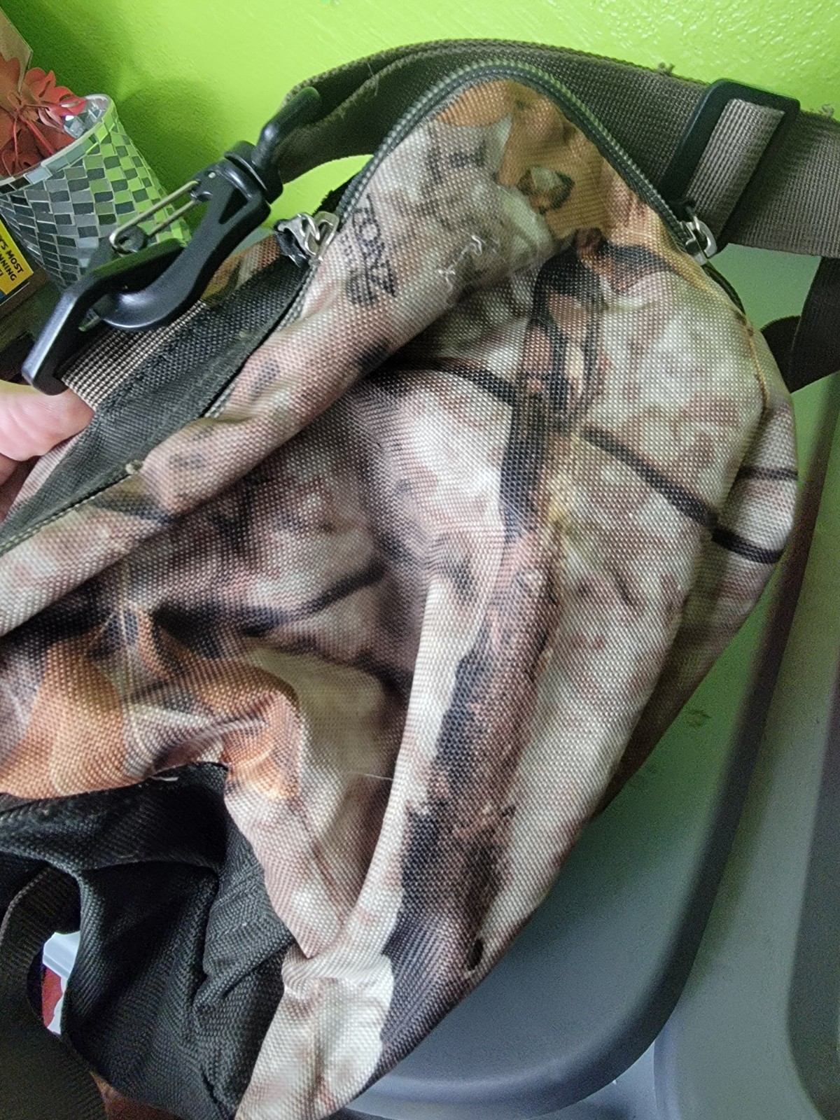 Cabela’s Camo Bag Hunting Fishing Gear Catch All Carry-on Small Duffle Bag