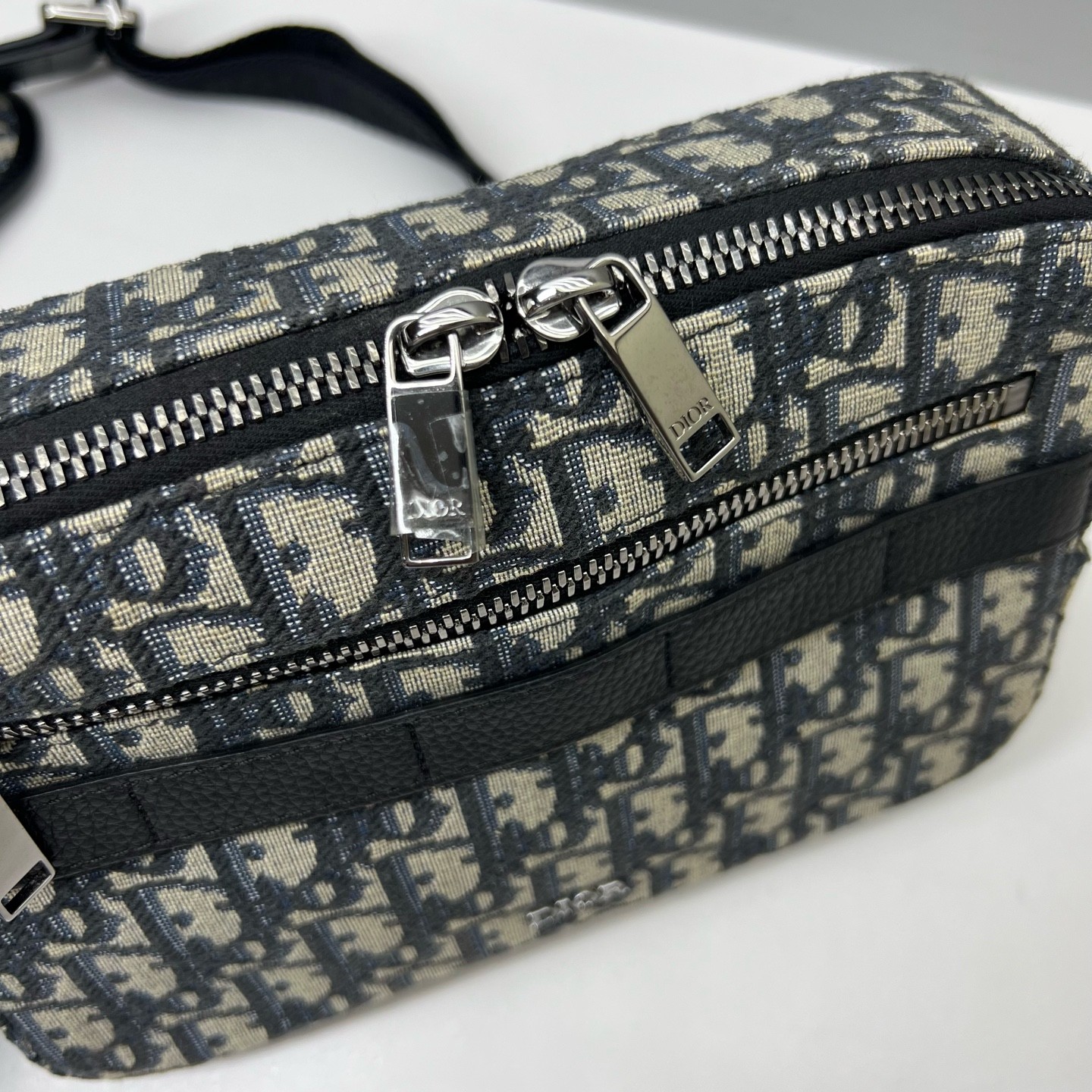 Dior Pre-Owned Authentic Oblique Messenger Bag Monogram 22x15x5cm