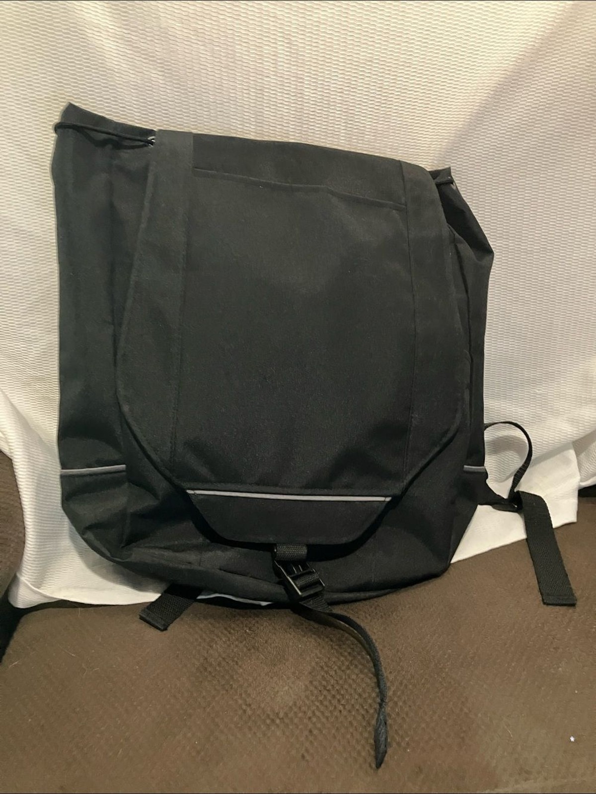 Classic Black Men’s Backpack with Buckle Closure – Leeds