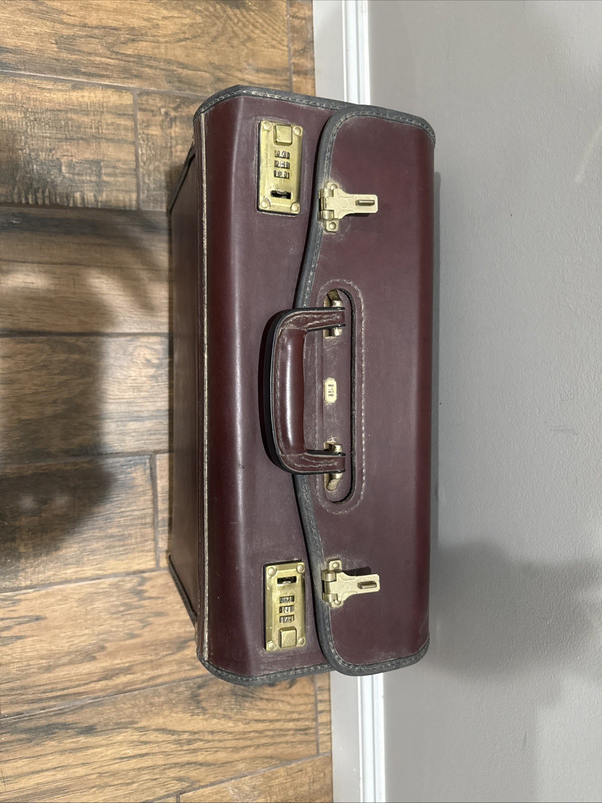Retro Combination lock Leather Attache Case Do not have combination