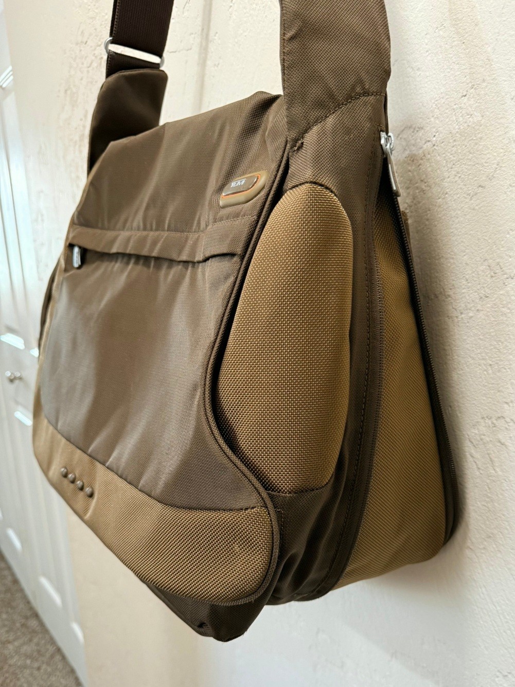 Tumi-T-Tech #5112B Messenger Bag Travel Shoulder Carrier Brown