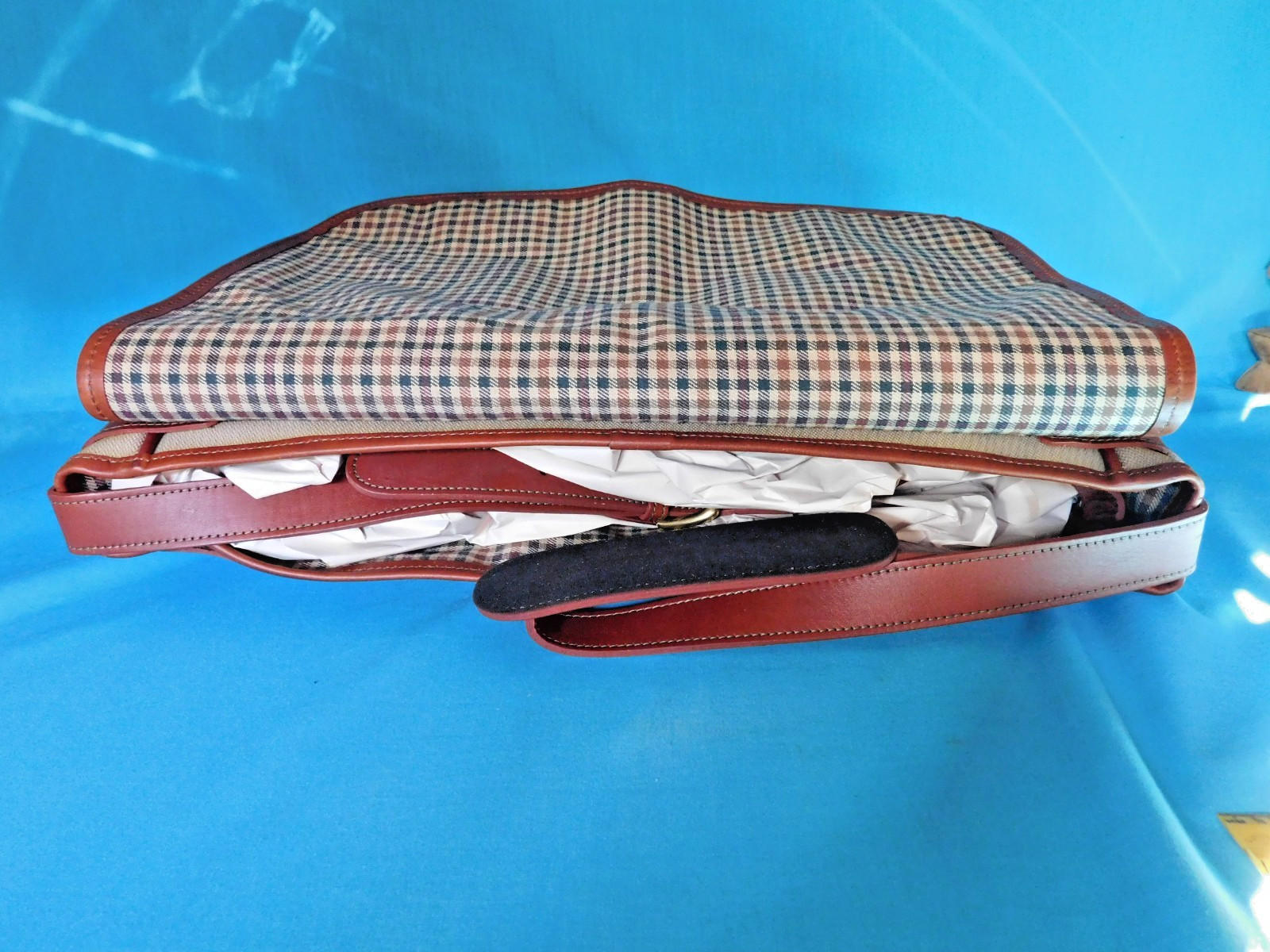 ORVIS TWO TONE LEATHER AND HEAVY CANVAS TWO TONE MESSENGER BAG NEW 16″x13″x5″