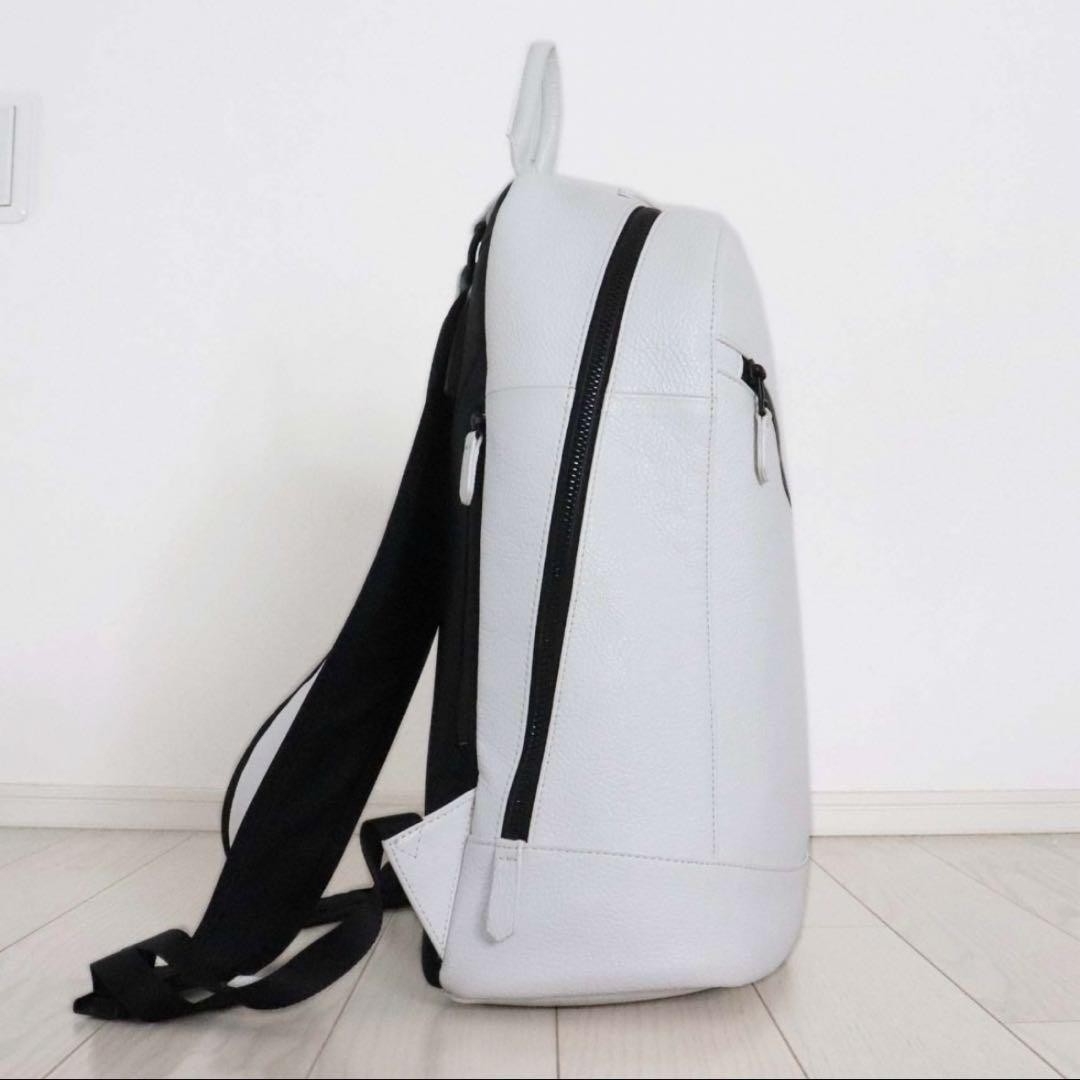 BARNEYS NEW YORK Leather Backpack White & Black 28x41cm
