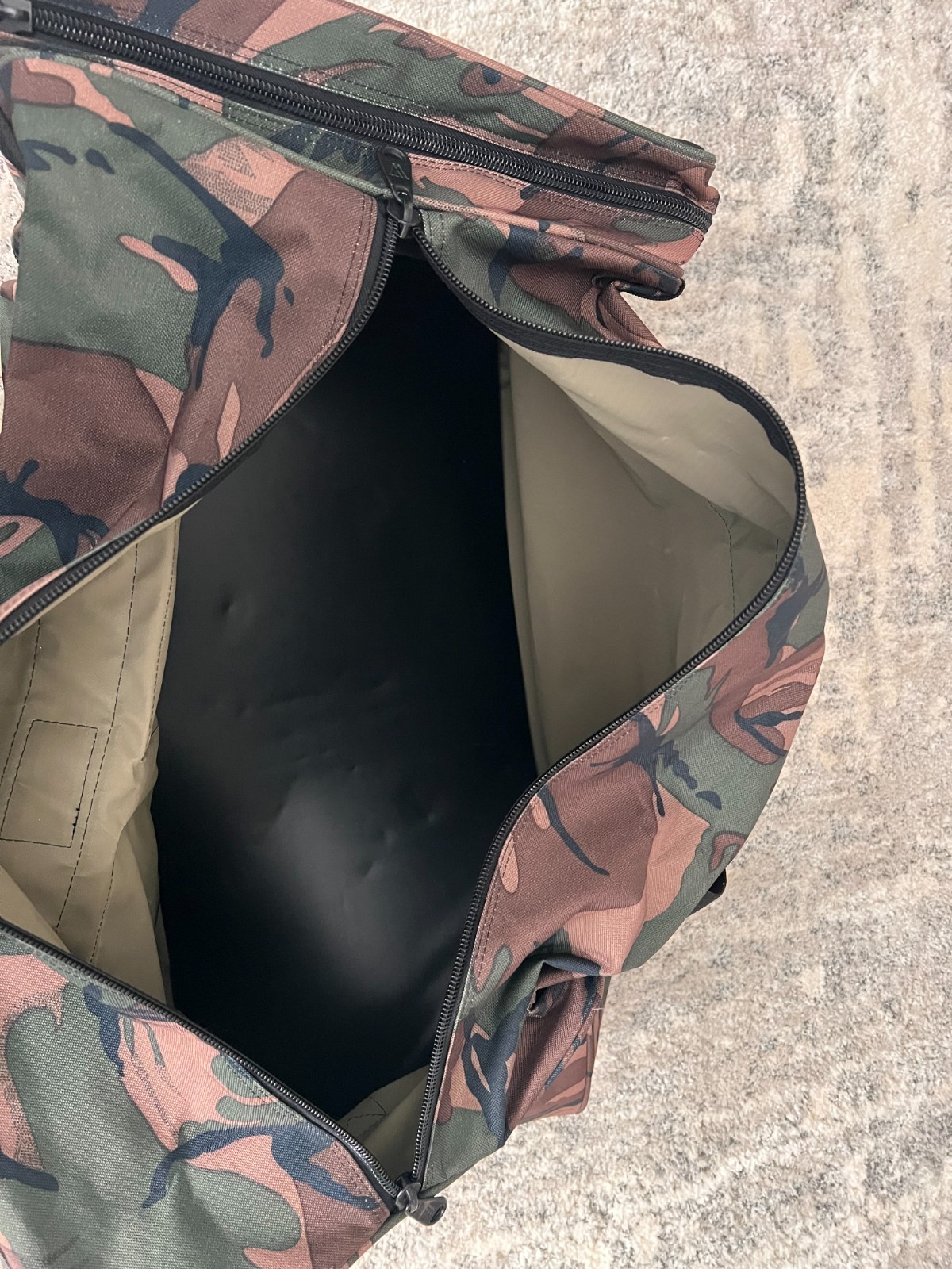 WESTERN PACK Duffle Travel Bag X-LARGE 26x14x13 Camo Hunting Outdoor Gear EUC