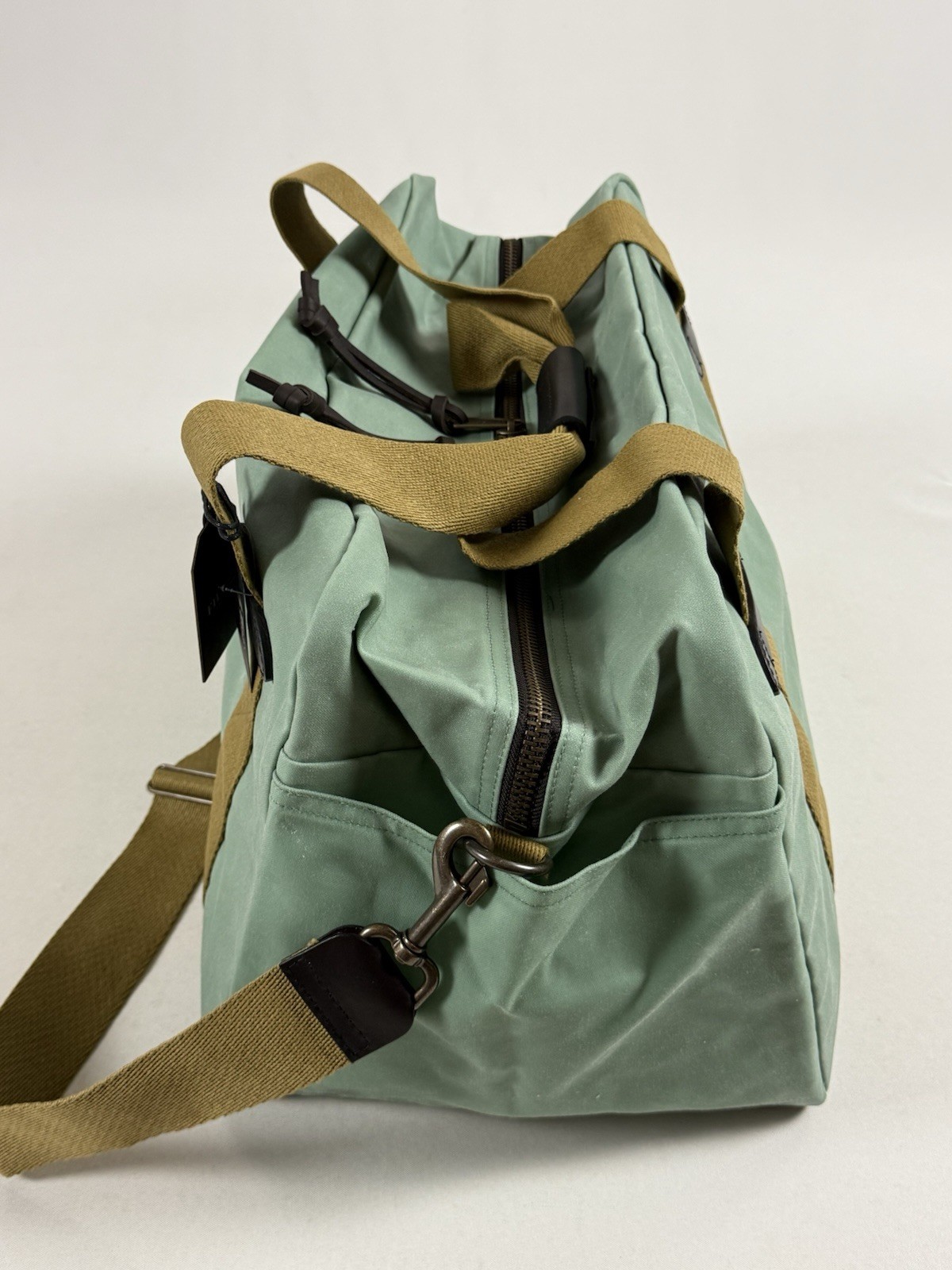 FILSON MEDIUM TIN CLOTH DUFFLE BAG GRANITE GREEN OS NWT