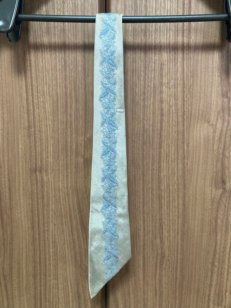 Thierry Mugler Elegant Ivory Tie with Blue Decorative Pattern