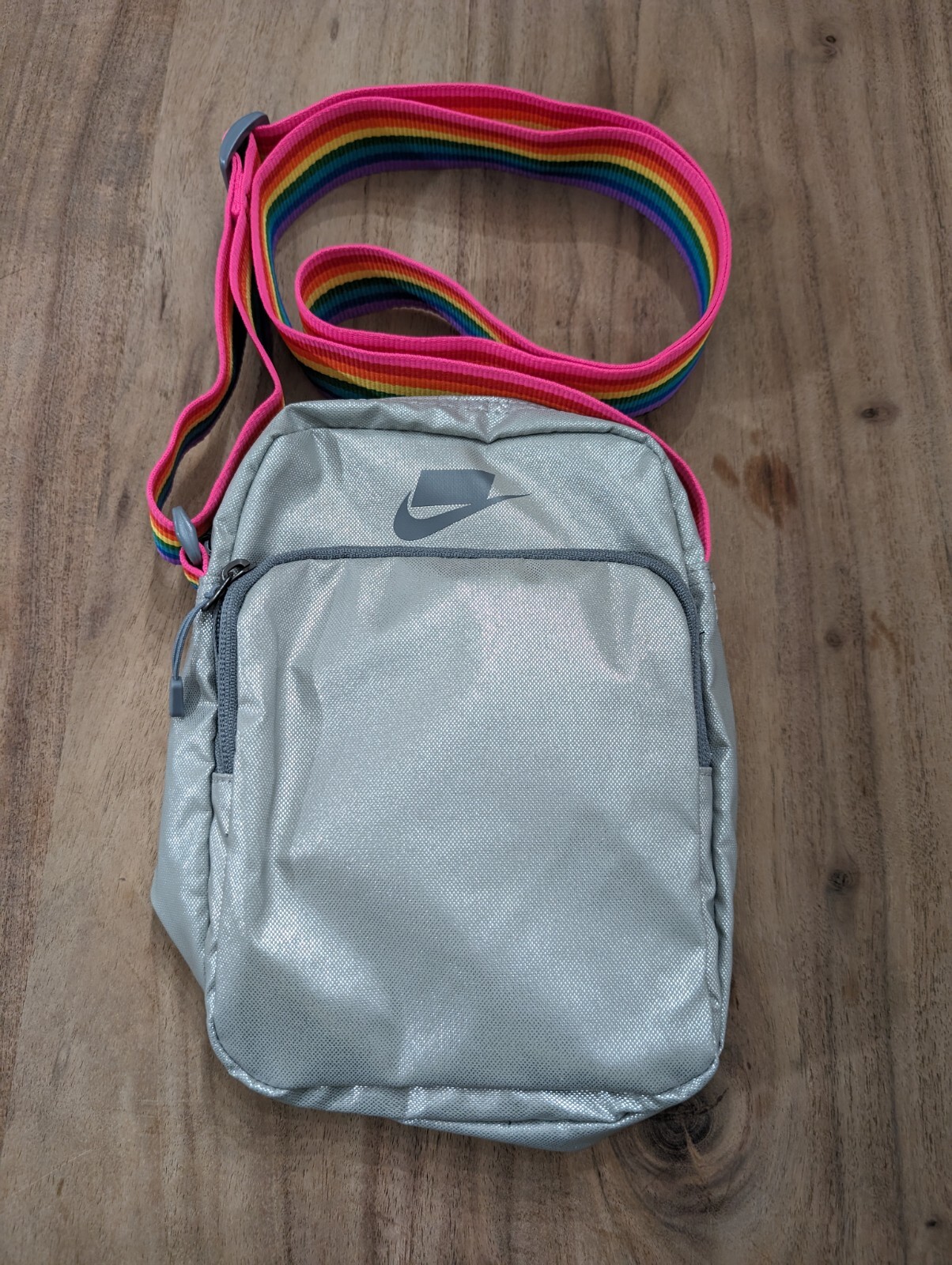 Nike BETRUE Heritage Crossbody Bag CJ9056-010 Silver Rainbow Strap Pride
