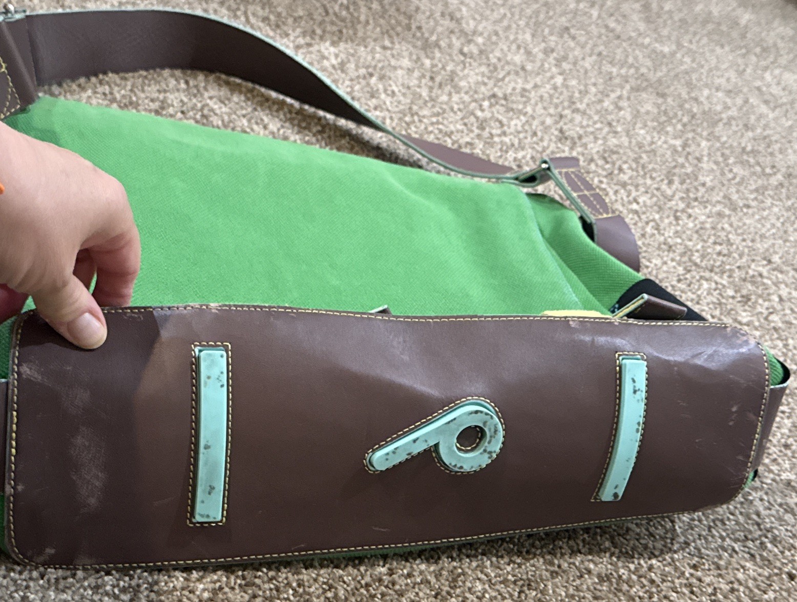 Plank Canvas Kelly Green Messenger Bag Magnet, Buckle, Zip And Snap Closure.Yoga
