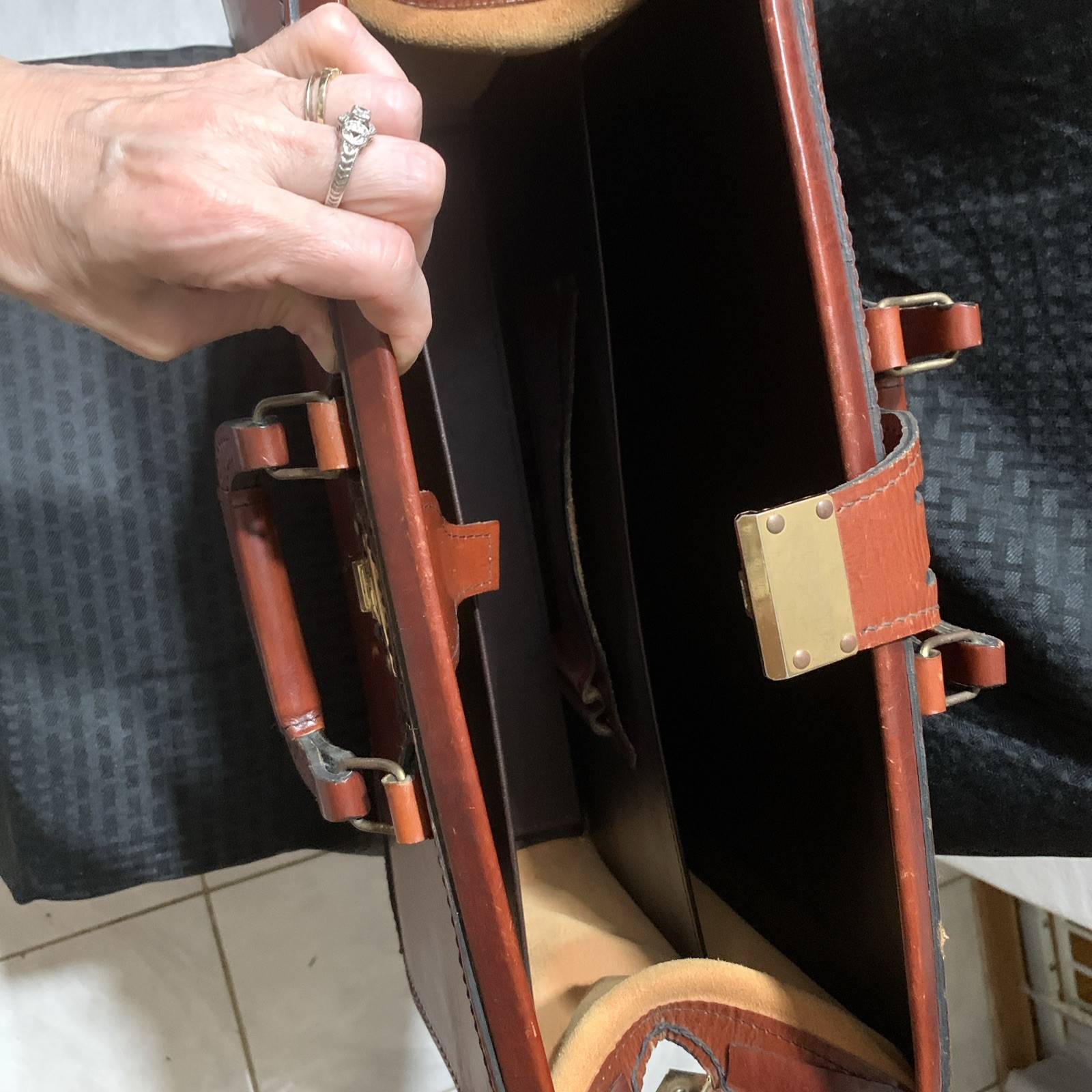 Vintage Leather Presto Lock Attache Briefcase – Top Open