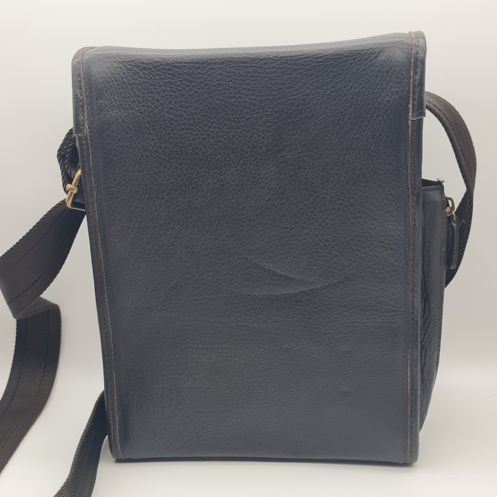 ROCKY MOUNTAINEER MESSENGER SHOULDER LEATHER BAG SIZE 28X21X7 CM