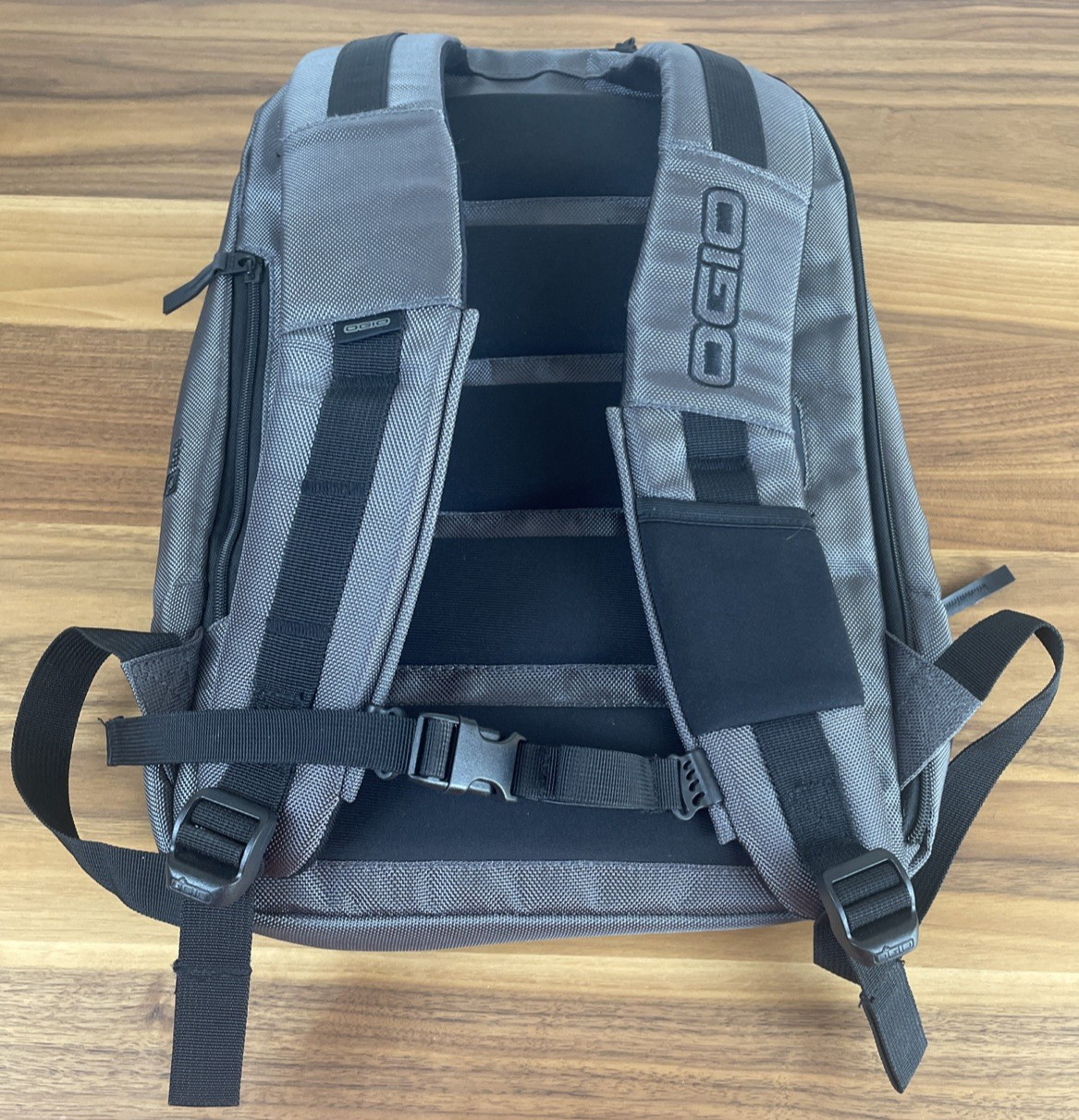 OGIO Ace Backpack 17” Laptop Pack-Tablet Sleeve Metallic Gray Padded Back