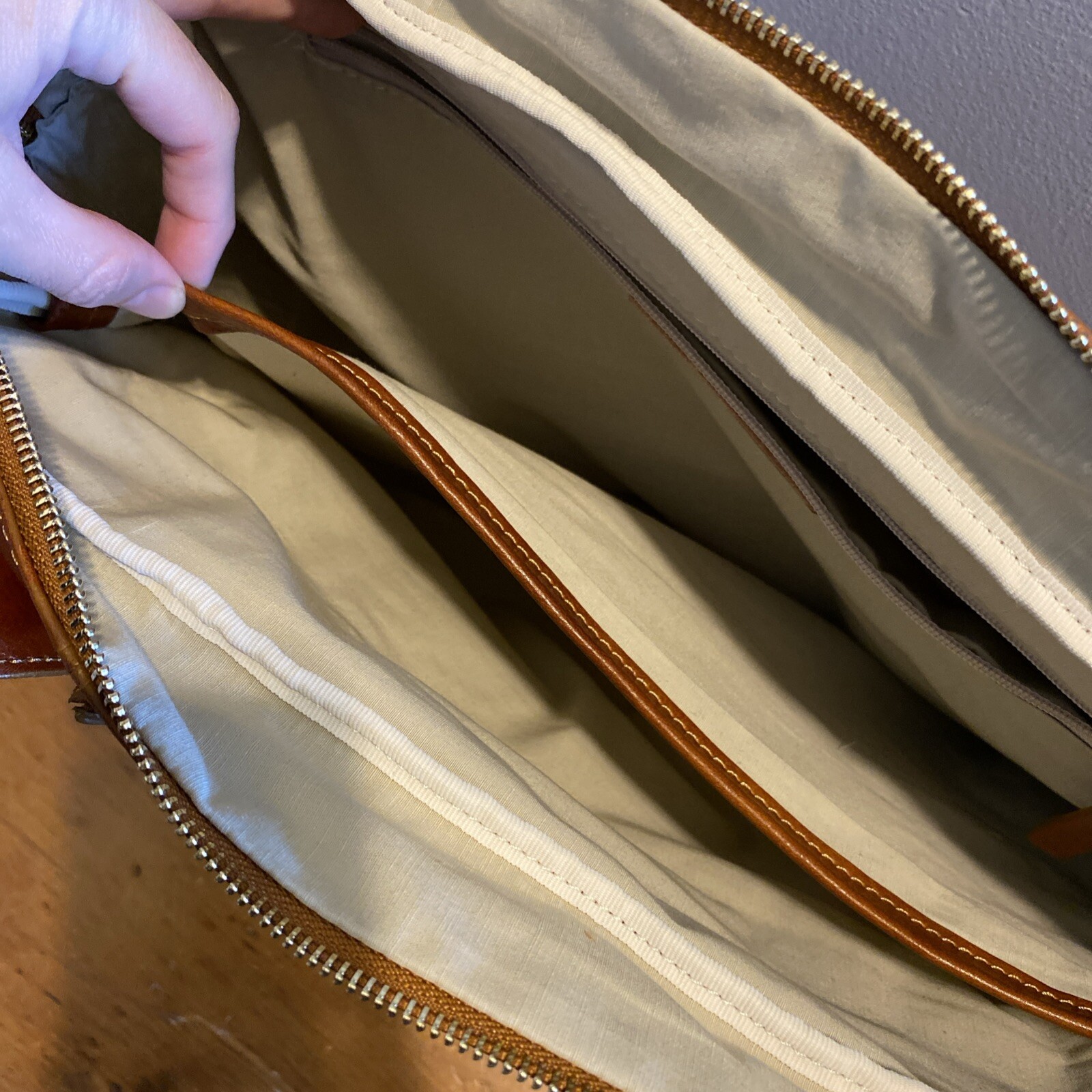 T NOBILE Cognac Leather Straps Laptop Large Messenger Bag Purse ITALY EUC