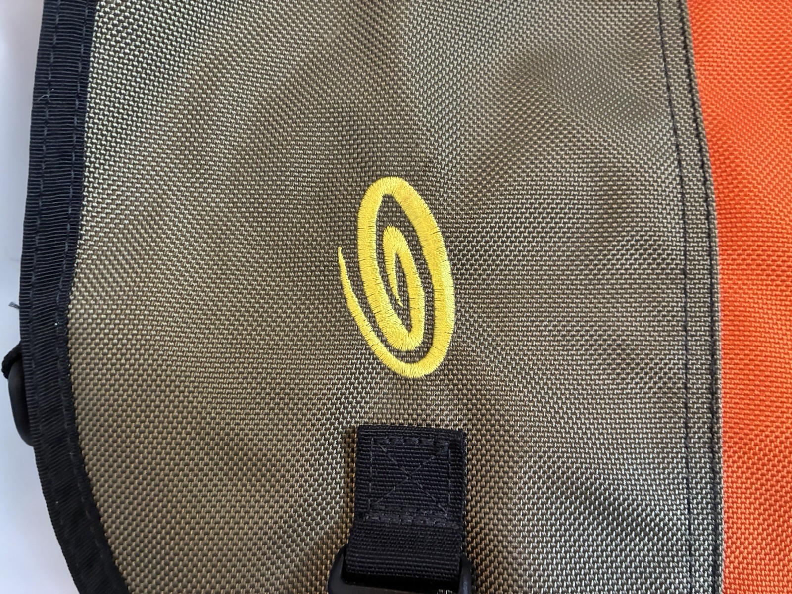 Timbuk2 Classic Messenger Bag Large 19x15x5 Crossbody Microsoft olive orange